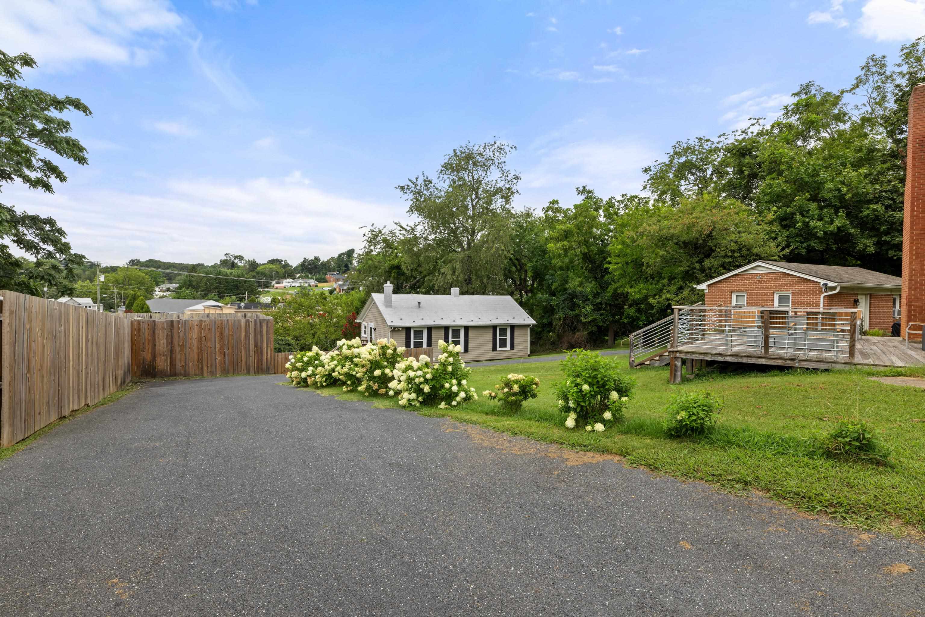 1315 CHURCHVILLE AVE, STAUNTON, Virginia 24401, 2 Bedrooms Bedrooms, ,1 BathroomBathrooms,Residential,1315 CHURCHVILLE AVE,668144 MLS # 668144