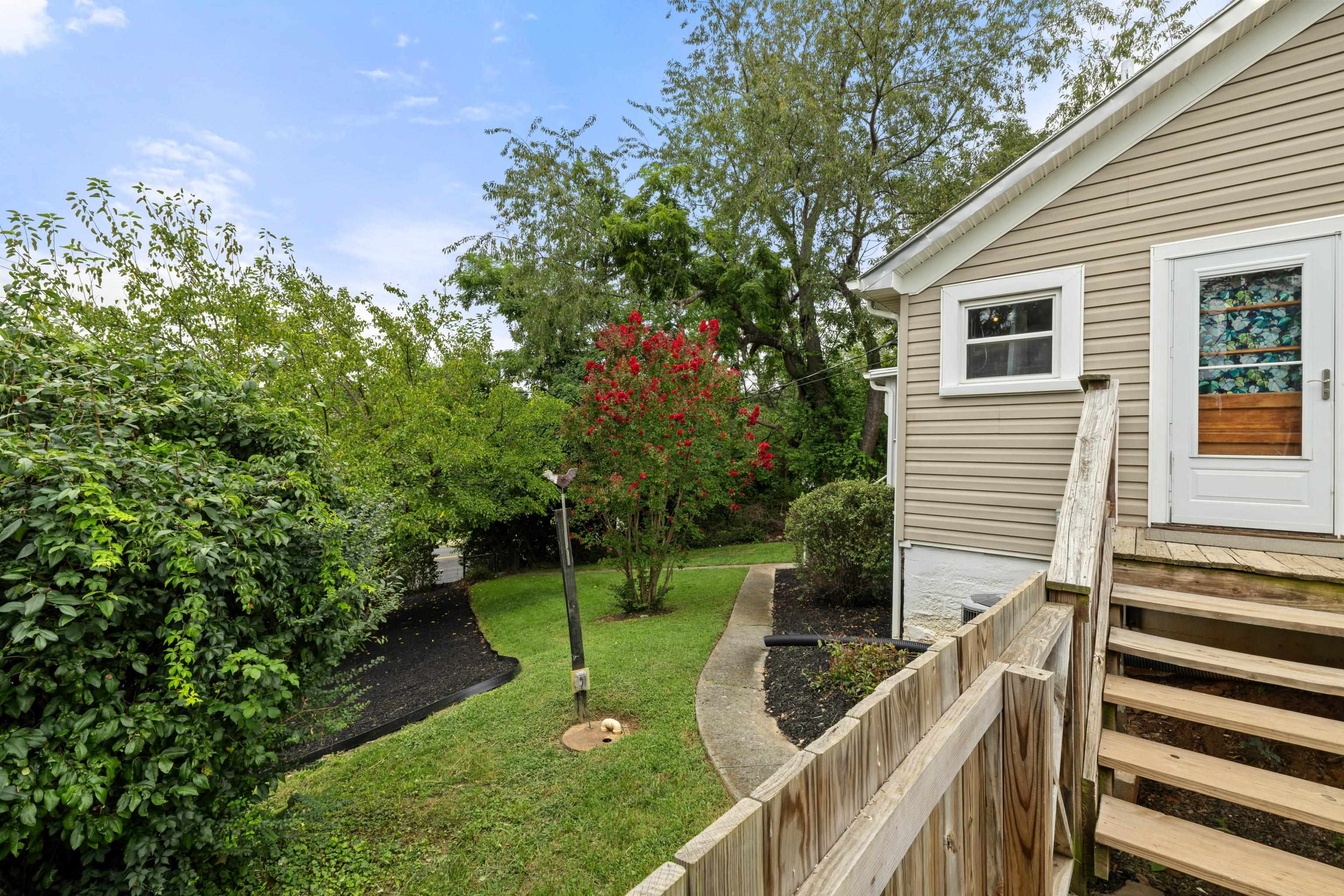 1315 CHURCHVILLE AVE, STAUNTON, Virginia 24401, 2 Bedrooms Bedrooms, ,1 BathroomBathrooms,Residential,1315 CHURCHVILLE AVE,668144 MLS # 668144