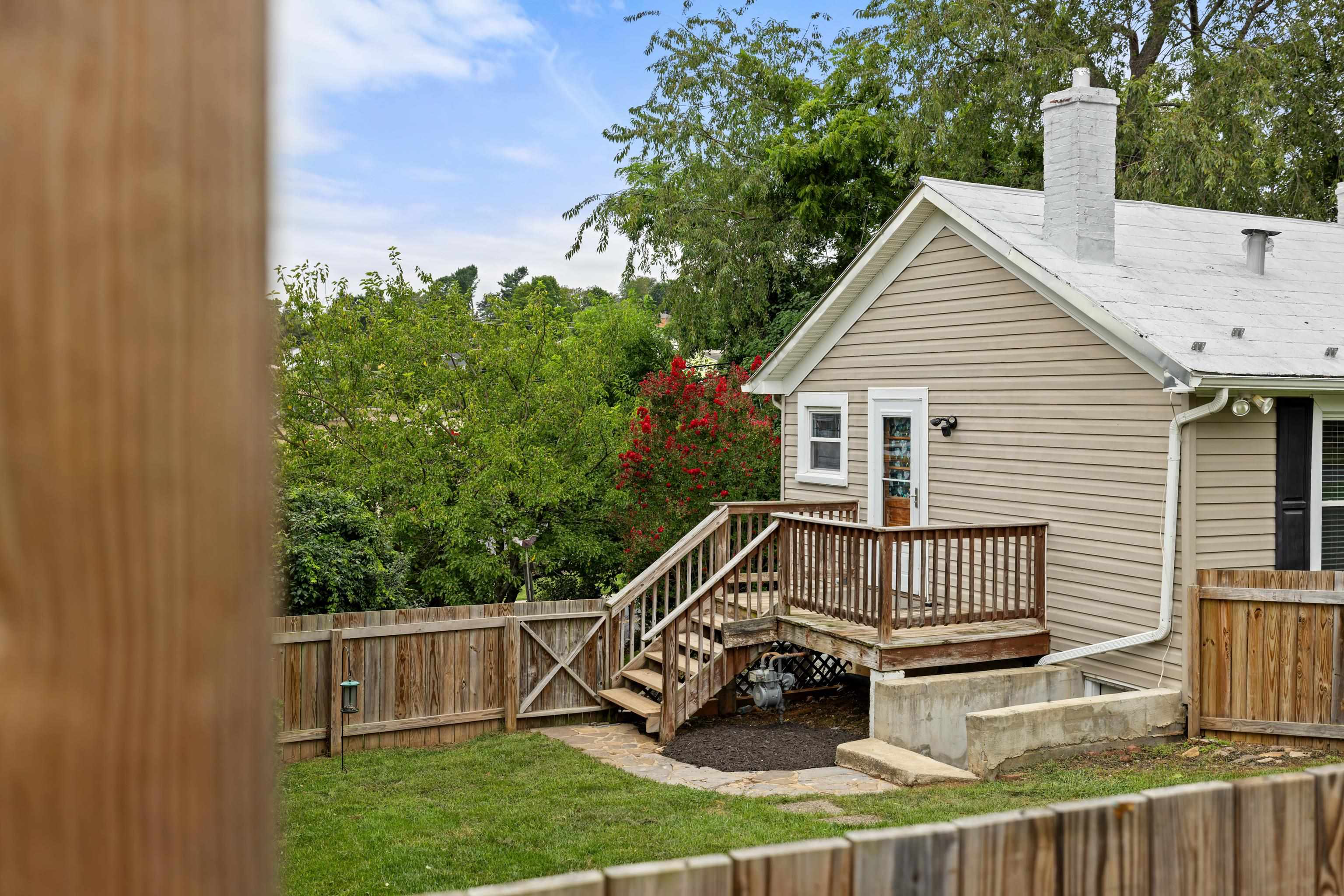 1315 CHURCHVILLE AVE, STAUNTON, Virginia 24401, 2 Bedrooms Bedrooms, ,1 BathroomBathrooms,Residential,1315 CHURCHVILLE AVE,668144 MLS # 668144