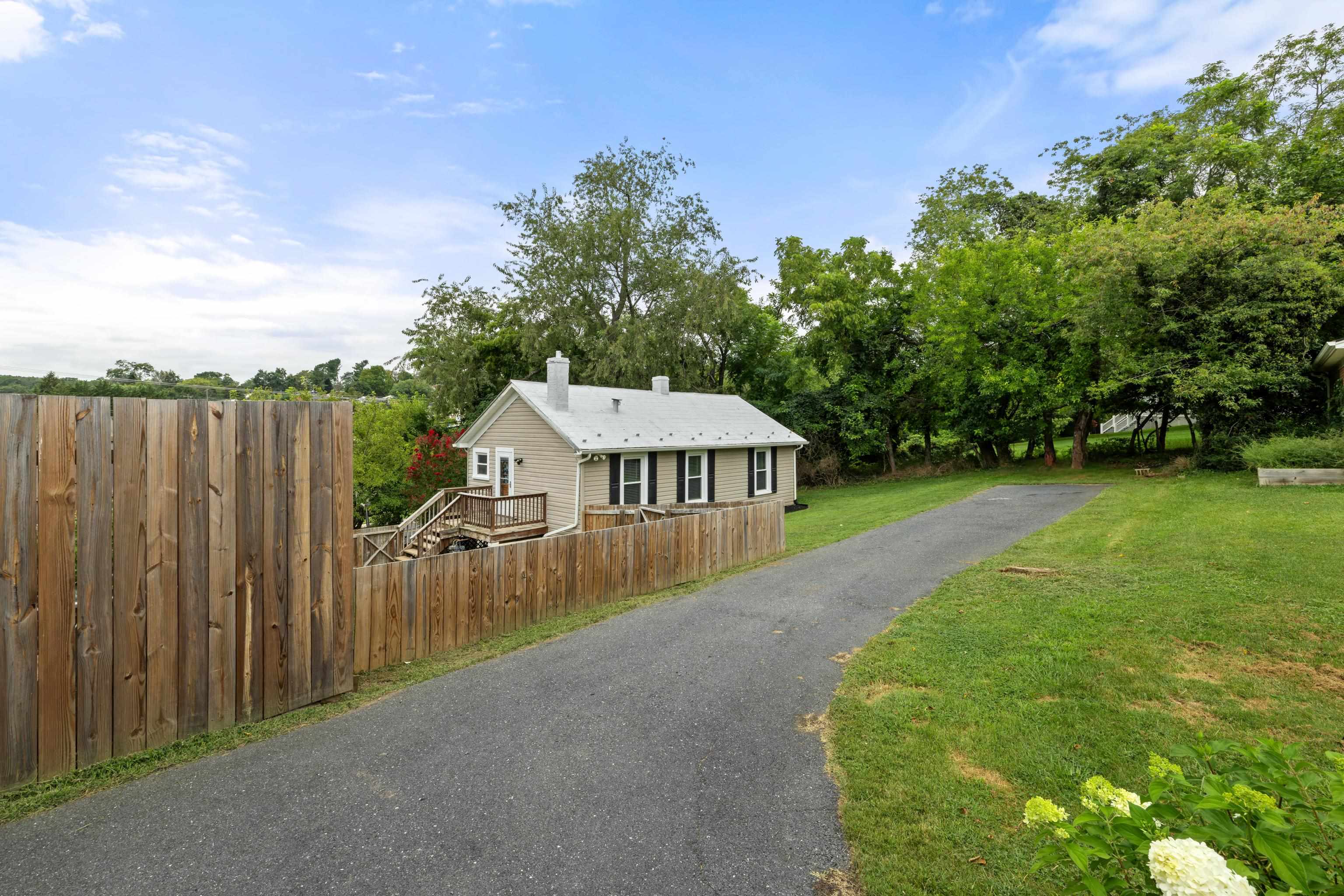 1315 CHURCHVILLE AVE, STAUNTON, Virginia 24401, 2 Bedrooms Bedrooms, ,1 BathroomBathrooms,Residential,1315 CHURCHVILLE AVE,668144 MLS # 668144