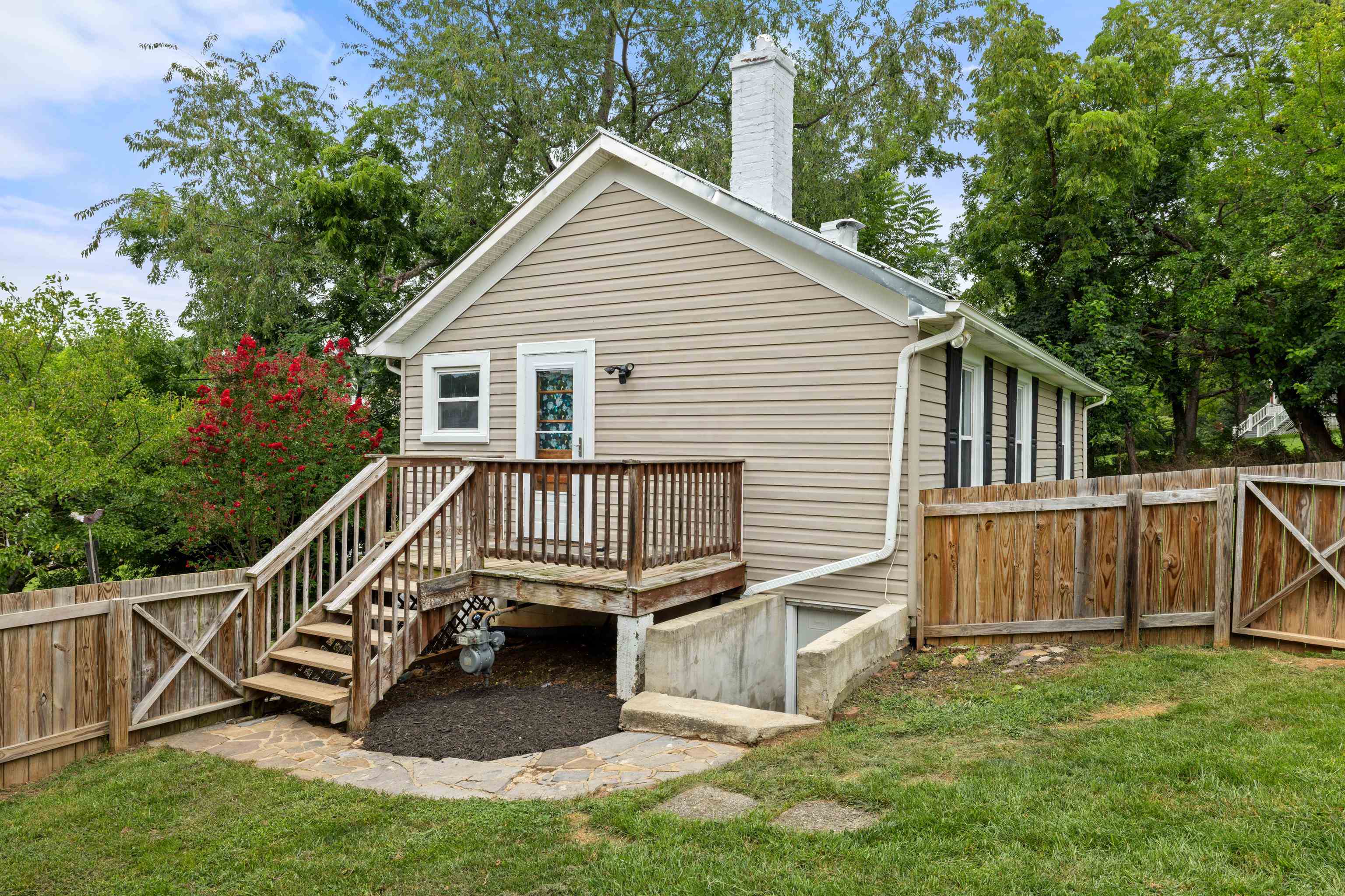 1315 CHURCHVILLE AVE, STAUNTON, Virginia 24401, 2 Bedrooms Bedrooms, ,1 BathroomBathrooms,Residential,1315 CHURCHVILLE AVE,668144 MLS # 668144