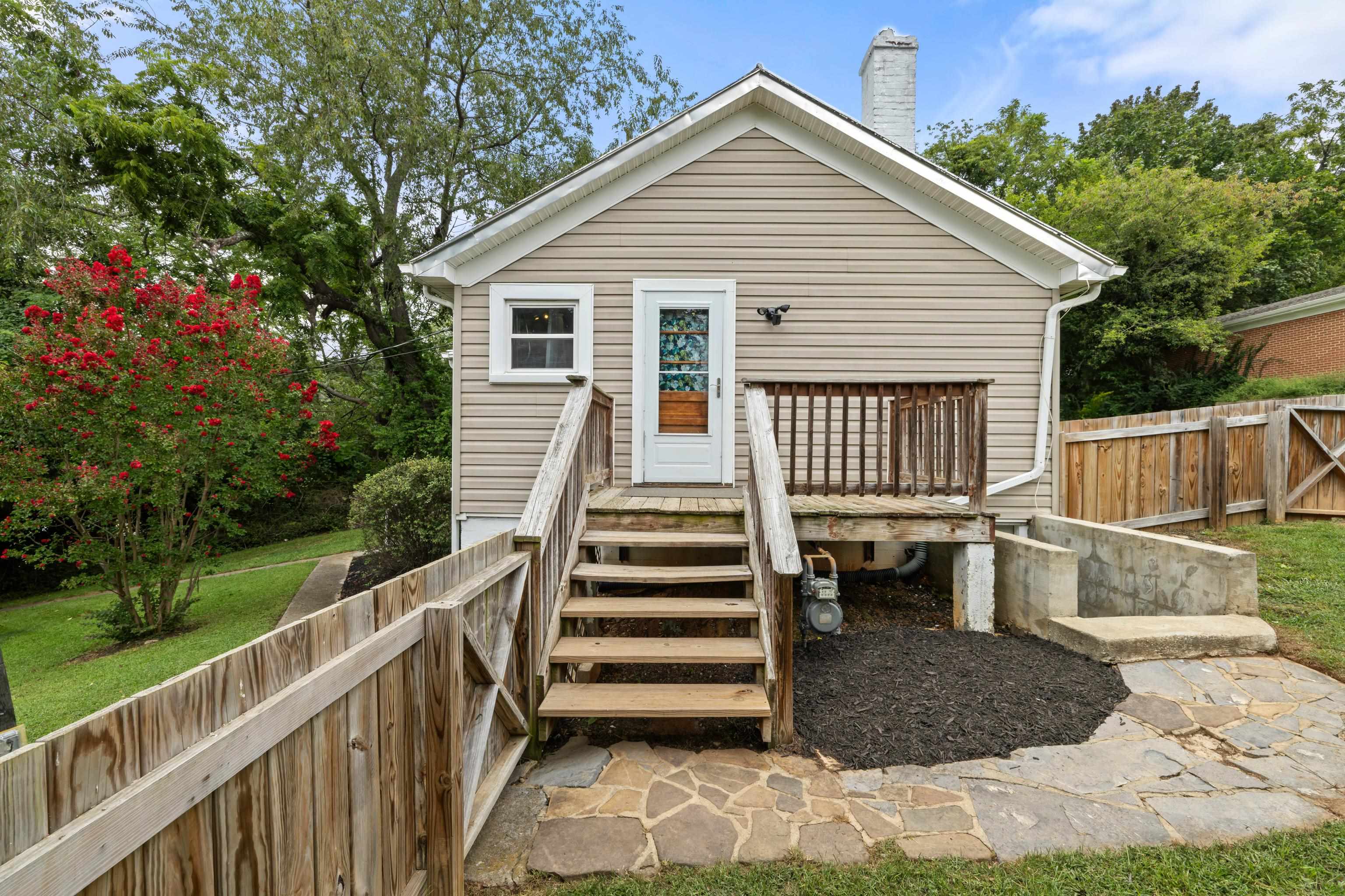 1315 CHURCHVILLE AVE, STAUNTON, Virginia 24401, 2 Bedrooms Bedrooms, ,1 BathroomBathrooms,Residential,1315 CHURCHVILLE AVE,668144 MLS # 668144