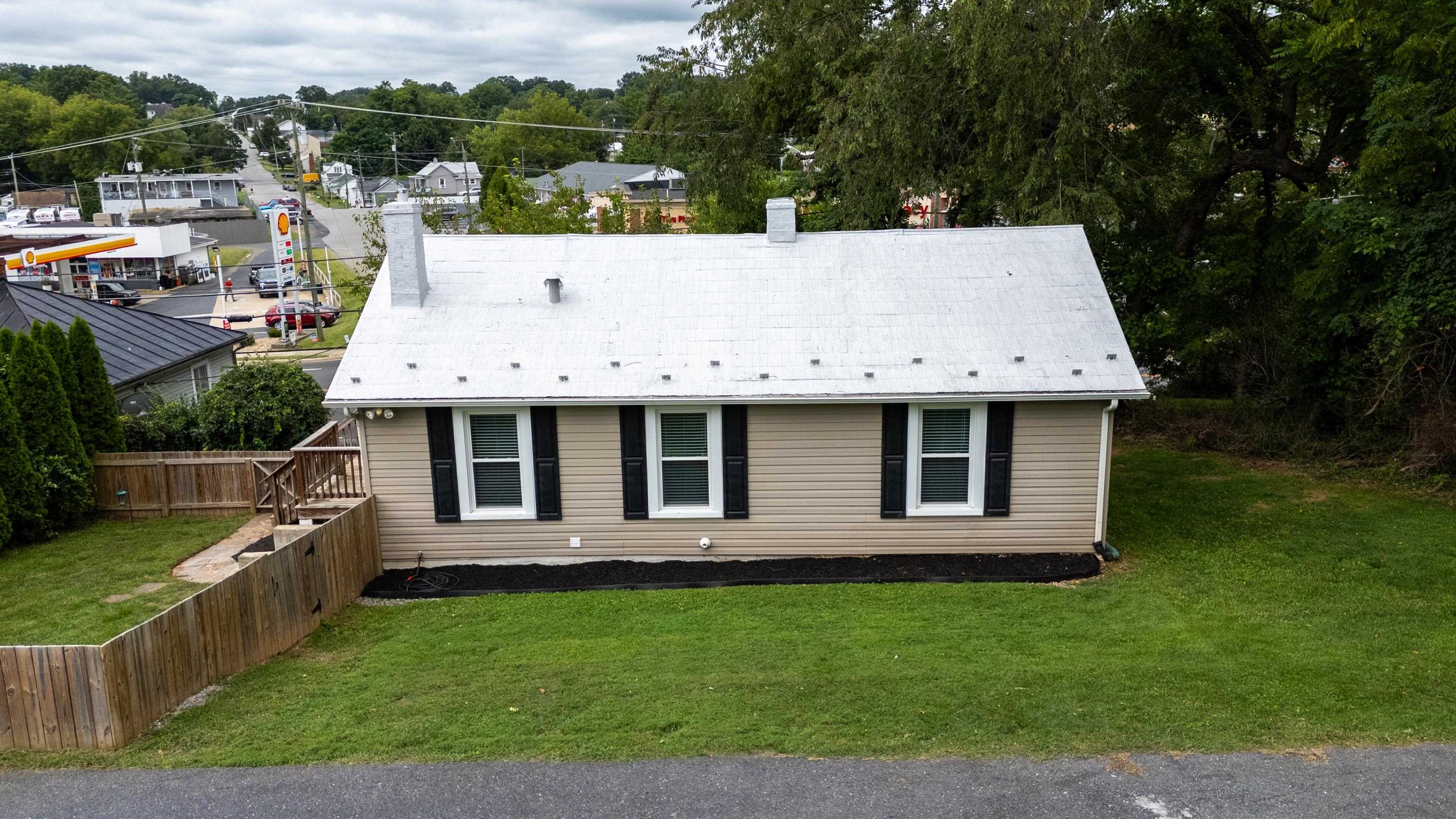 1315 CHURCHVILLE AVE, STAUNTON, Virginia 24401, 2 Bedrooms Bedrooms, ,1 BathroomBathrooms,Residential,1315 CHURCHVILLE AVE,668144 MLS # 668144