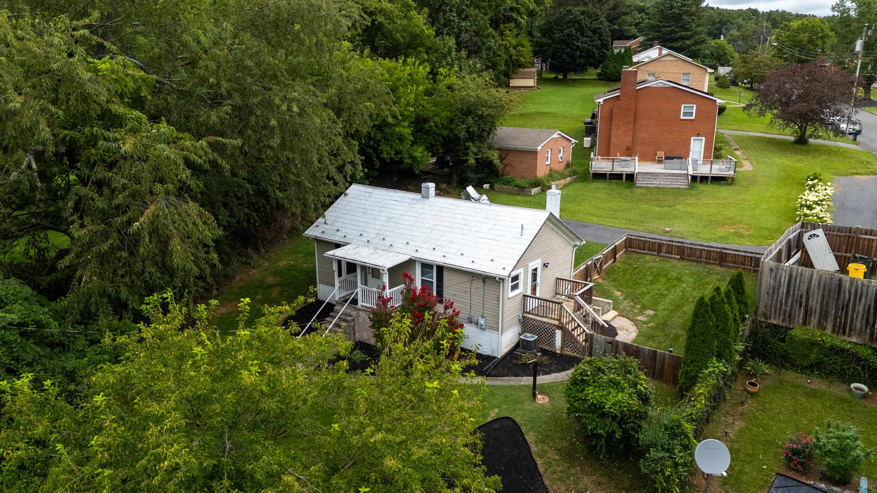 1315 CHURCHVILLE AVE, STAUNTON, Virginia 24401, 2 Bedrooms Bedrooms, ,1 BathroomBathrooms,Residential,1315 CHURCHVILLE AVE,668144 MLS # 668144