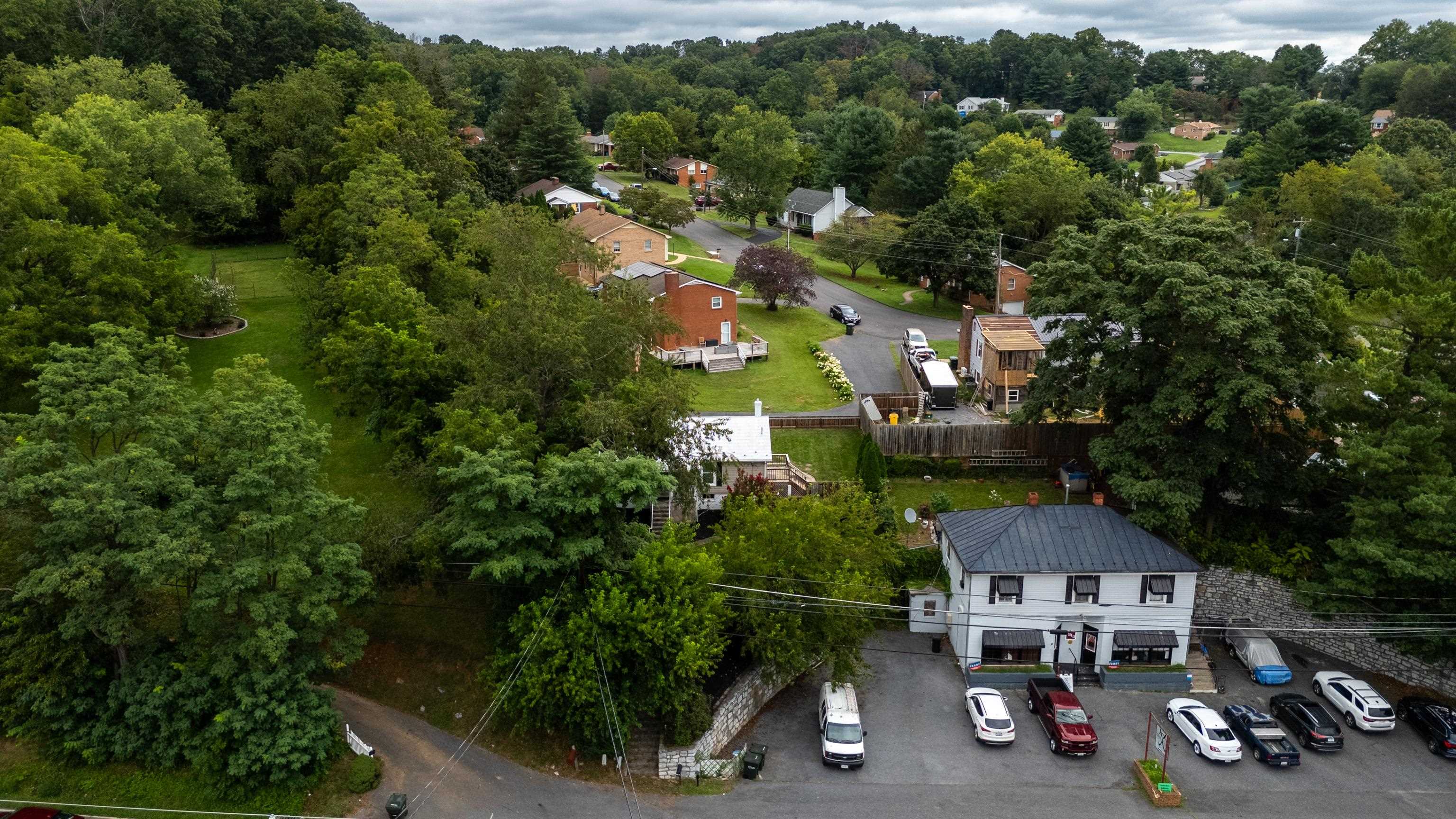 1315 CHURCHVILLE AVE, STAUNTON, Virginia 24401, 2 Bedrooms Bedrooms, ,1 BathroomBathrooms,Residential,1315 CHURCHVILLE AVE,668144 MLS # 668144