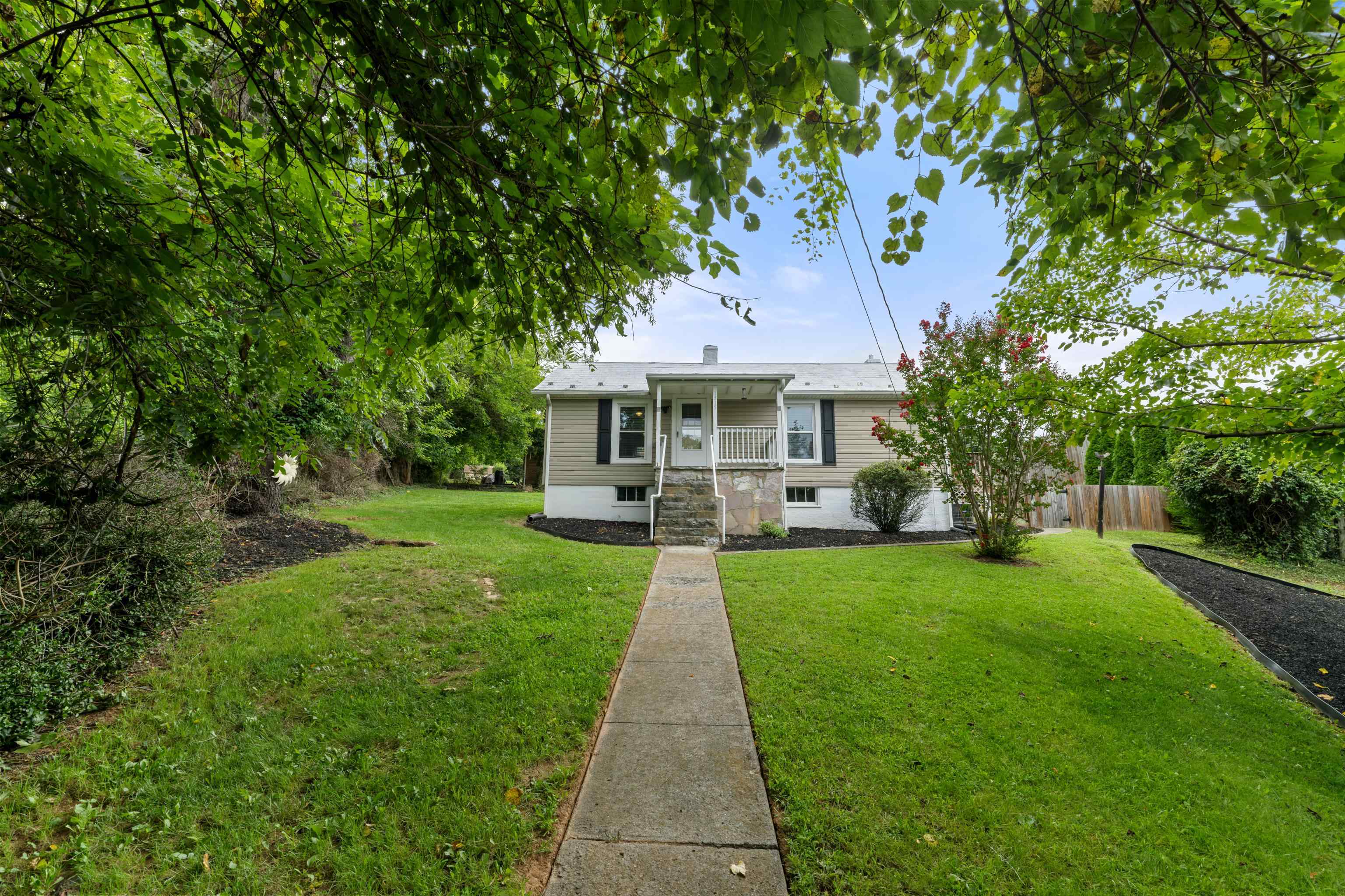 1315 CHURCHVILLE AVE, STAUNTON, Virginia 24401, 2 Bedrooms Bedrooms, ,1 BathroomBathrooms,Residential,1315 CHURCHVILLE AVE,668144 MLS # 668144