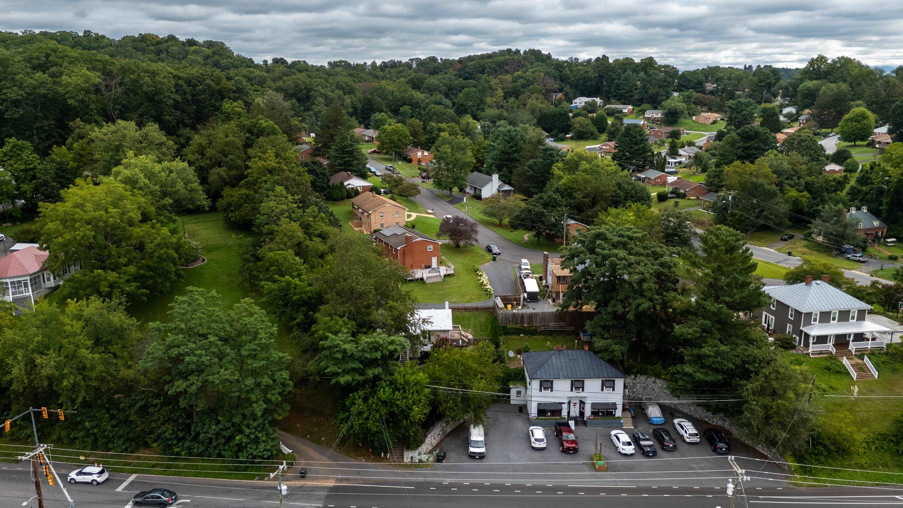1315 CHURCHVILLE AVE, STAUNTON, Virginia 24401, 2 Bedrooms Bedrooms, ,1 BathroomBathrooms,Residential,1315 CHURCHVILLE AVE,668144 MLS # 668144