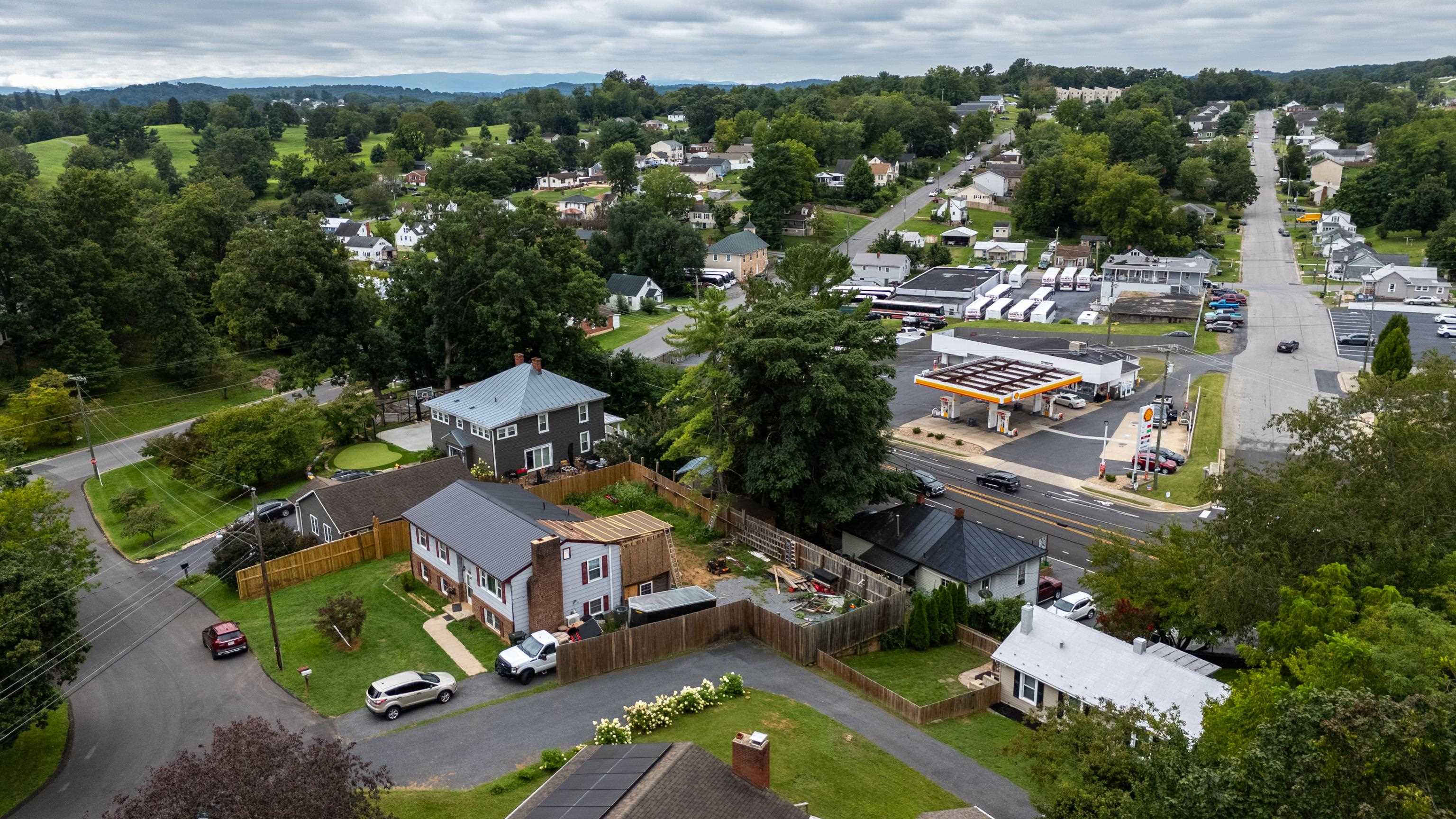 1315 CHURCHVILLE AVE, STAUNTON, Virginia 24401, 2 Bedrooms Bedrooms, ,1 BathroomBathrooms,Residential,1315 CHURCHVILLE AVE,668144 MLS # 668144