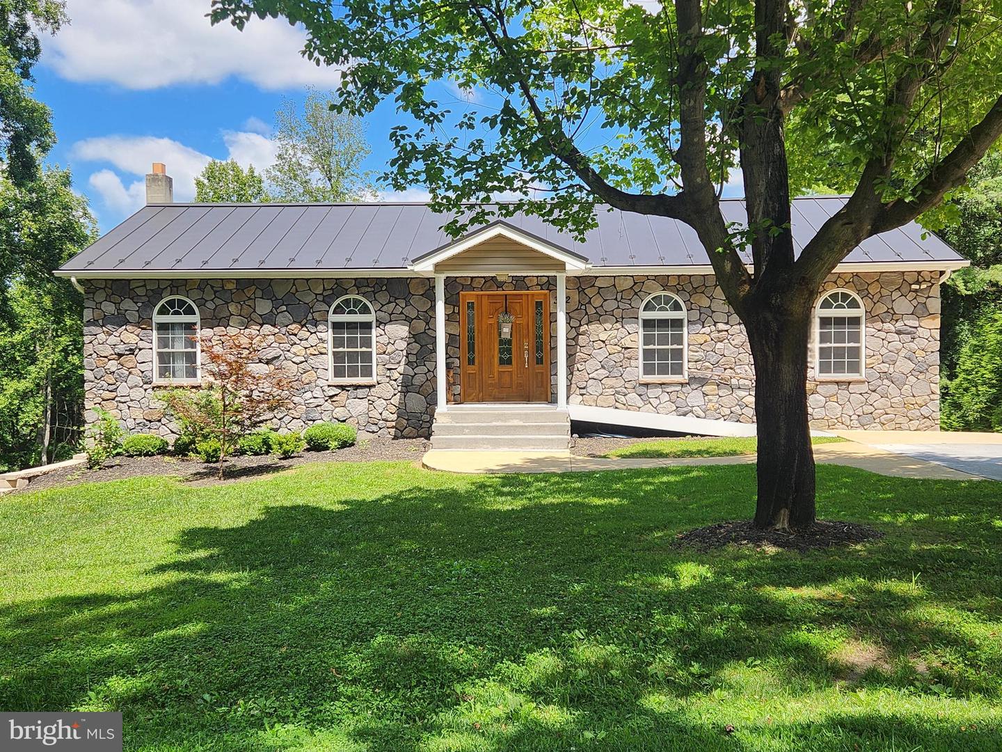 302 HIDDEN VIEW LN, FRONT ROYAL, Virginia 22630, 3 Bedrooms Bedrooms, ,3 BathroomsBathrooms,Residential,For sale,302 HIDDEN VIEW LN,VAWR2012040 MLS # VAWR2012040