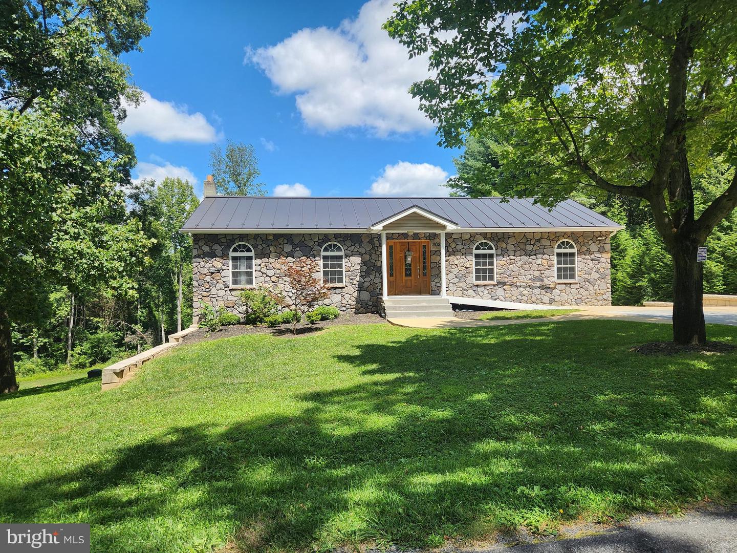 302 HIDDEN VIEW LN, FRONT ROYAL, Virginia 22630, 3 Bedrooms Bedrooms, ,3 BathroomsBathrooms,Residential,For sale,302 HIDDEN VIEW LN,VAWR2012040 MLS # VAWR2012040