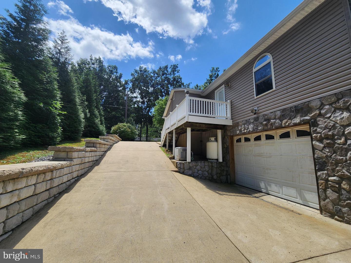 302 HIDDEN VIEW LN, FRONT ROYAL, Virginia 22630, 3 Bedrooms Bedrooms, ,3 BathroomsBathrooms,Residential,For sale,302 HIDDEN VIEW LN,VAWR2012040 MLS # VAWR2012040