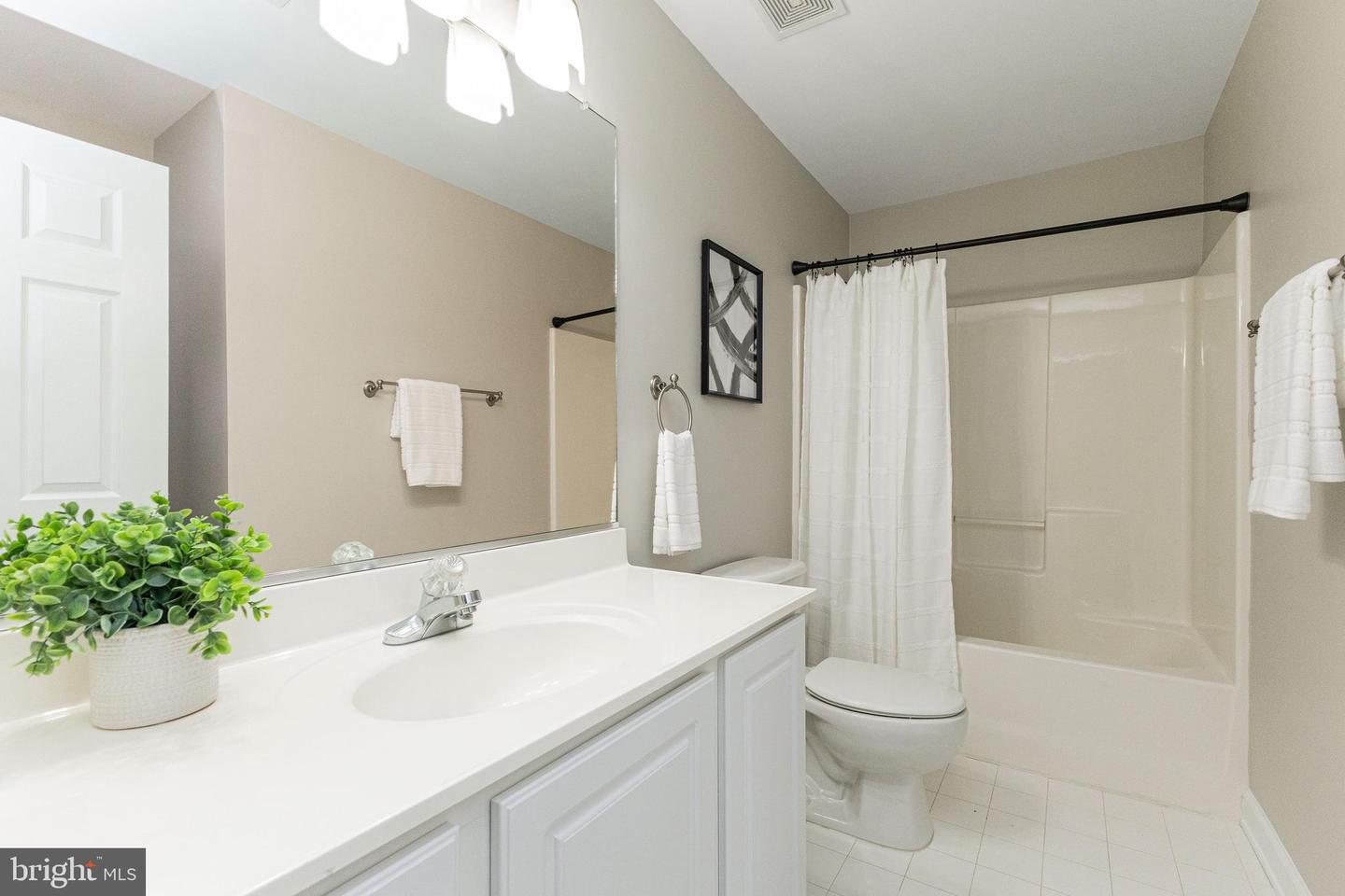 18 IRONWOOD RD, FREDERICKSBURG, Virginia 22405, 5 Bedrooms Bedrooms, ,4 BathroomsBathrooms,Residential,For sale,18 IRONWOOD RD,VAST2042062 MLS # VAST2042062