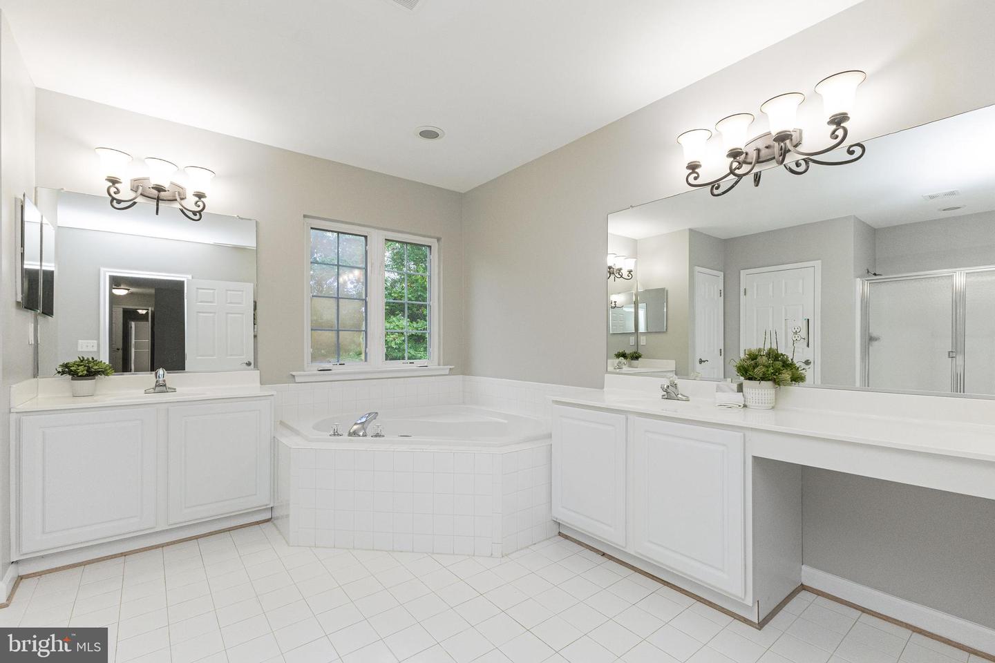 18 IRONWOOD RD, FREDERICKSBURG, Virginia 22405, 5 Bedrooms Bedrooms, ,4 BathroomsBathrooms,Residential,For sale,18 IRONWOOD RD,VAST2042062 MLS # VAST2042062