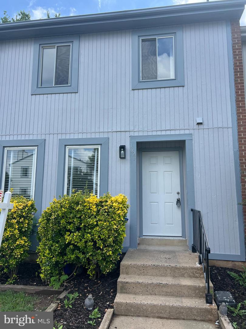 1029 KINGS CT, HERNDON, Virginia 20170, 4 Bedrooms Bedrooms, ,3 BathroomsBathrooms,Residential,For sale,1029 KINGS CT,VAFX2236306 MLS # VAFX2236306