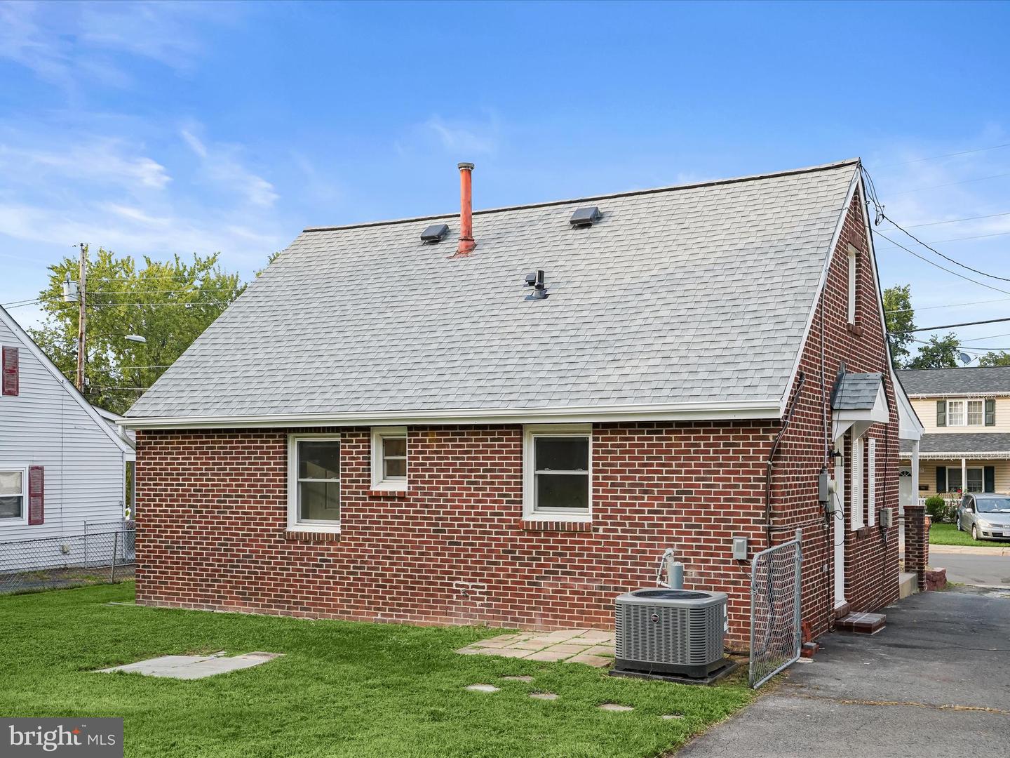 131 MARTIN DR, MANASSAS PARK, Virginia 20111, 3 Bedrooms Bedrooms, ,1 BathroomBathrooms,Residential,For sale,131 MARTIN DR,VAMP2003116 MLS # VAMP2003116