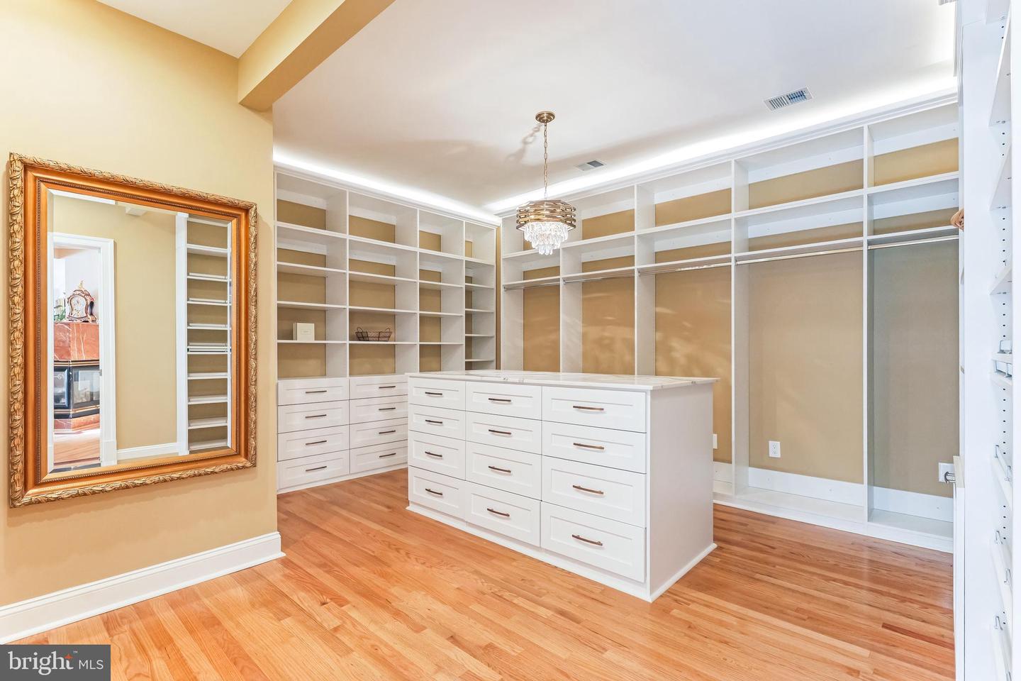9941 LAWYERS RD, VIENNA, Virginia 22181, 6 Bedrooms Bedrooms, ,7 BathroomsBathrooms,Residential,For sale,9941 LAWYERS RD,VAFX2259158 MLS # VAFX2259158