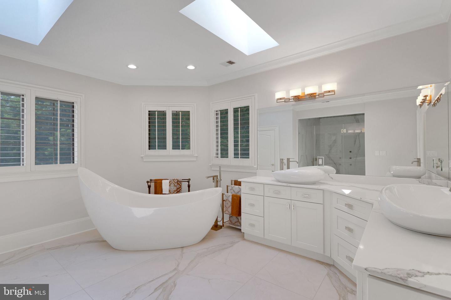 9941 LAWYERS RD, VIENNA, Virginia 22181, 6 Bedrooms Bedrooms, ,7 BathroomsBathrooms,Residential,For sale,9941 LAWYERS RD,VAFX2259158 MLS # VAFX2259158