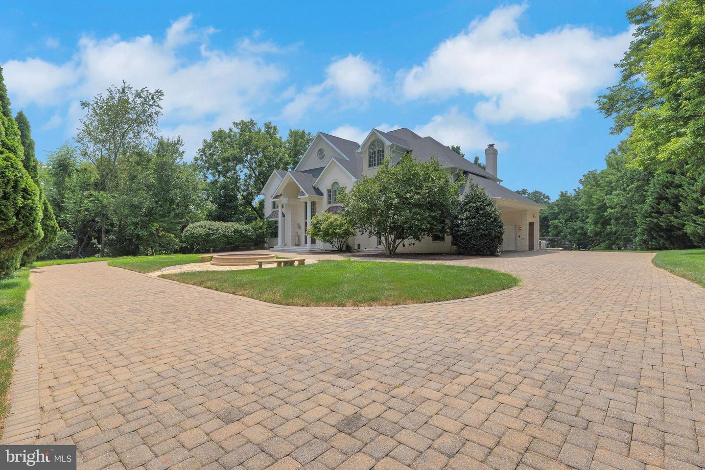 9941 LAWYERS RD, VIENNA, Virginia 22181, 6 Bedrooms Bedrooms, ,7 BathroomsBathrooms,Residential,For sale,9941 LAWYERS RD,VAFX2259158 MLS # VAFX2259158