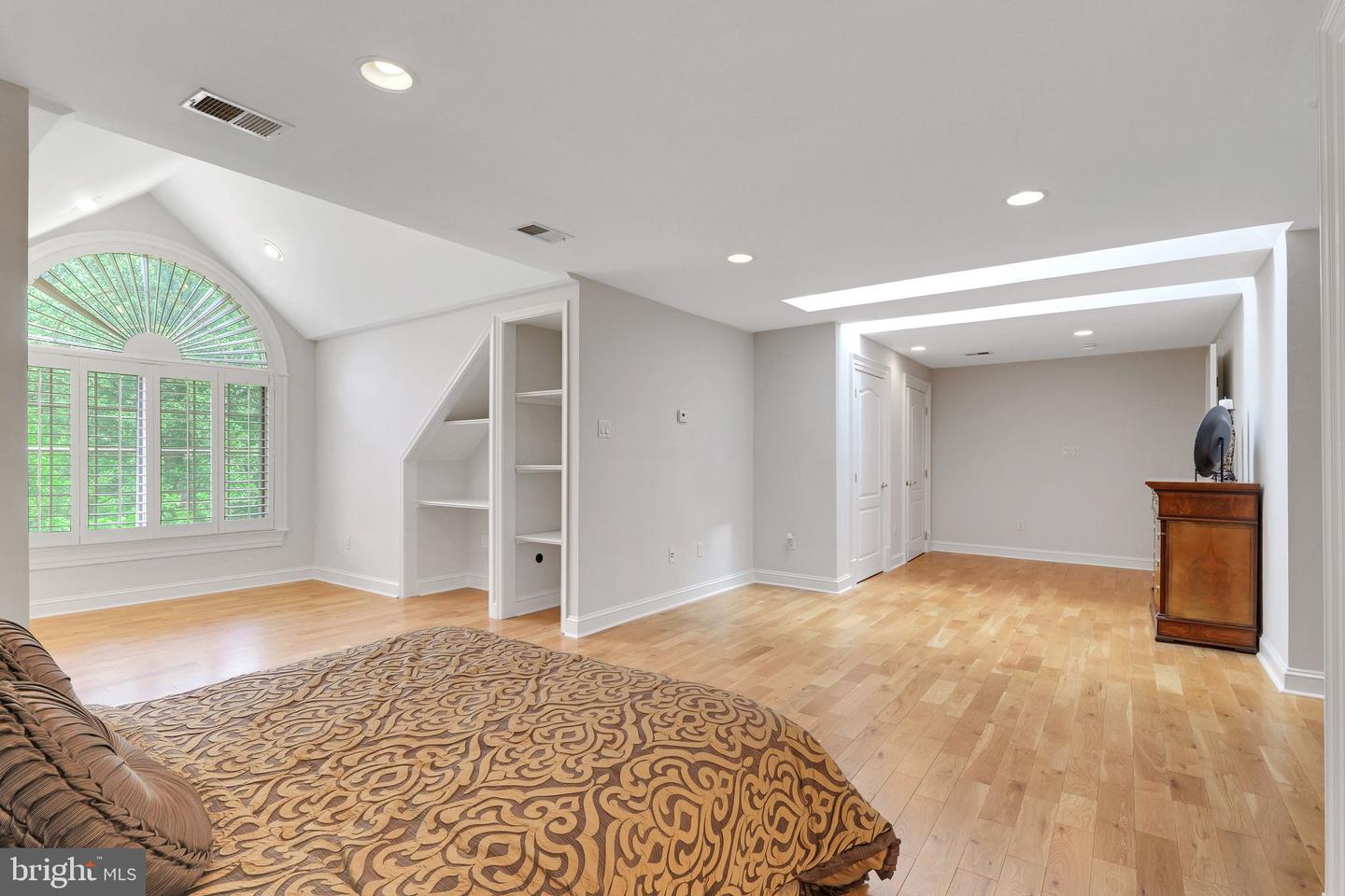9941 LAWYERS RD, VIENNA, Virginia 22181, 6 Bedrooms Bedrooms, ,7 BathroomsBathrooms,Residential,For sale,9941 LAWYERS RD,VAFX2259158 MLS # VAFX2259158