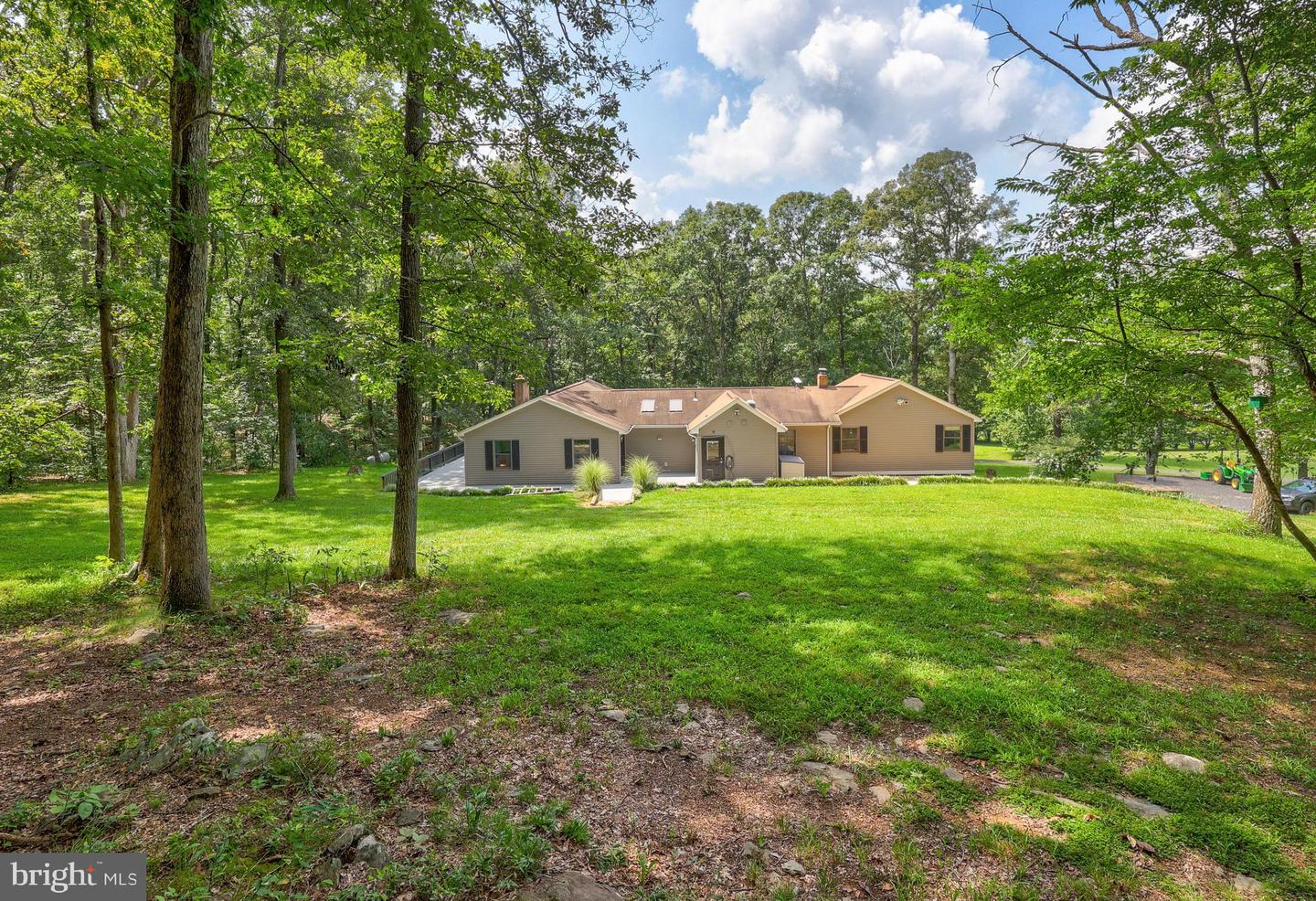 7333 FOX CALL LN, WARRENTON, Virginia 20186, 5 Bedrooms Bedrooms, ,3 BathroomsBathrooms,Residential,For sale,7333 FOX CALL LN,VAFQ2017810 MLS # VAFQ2017810