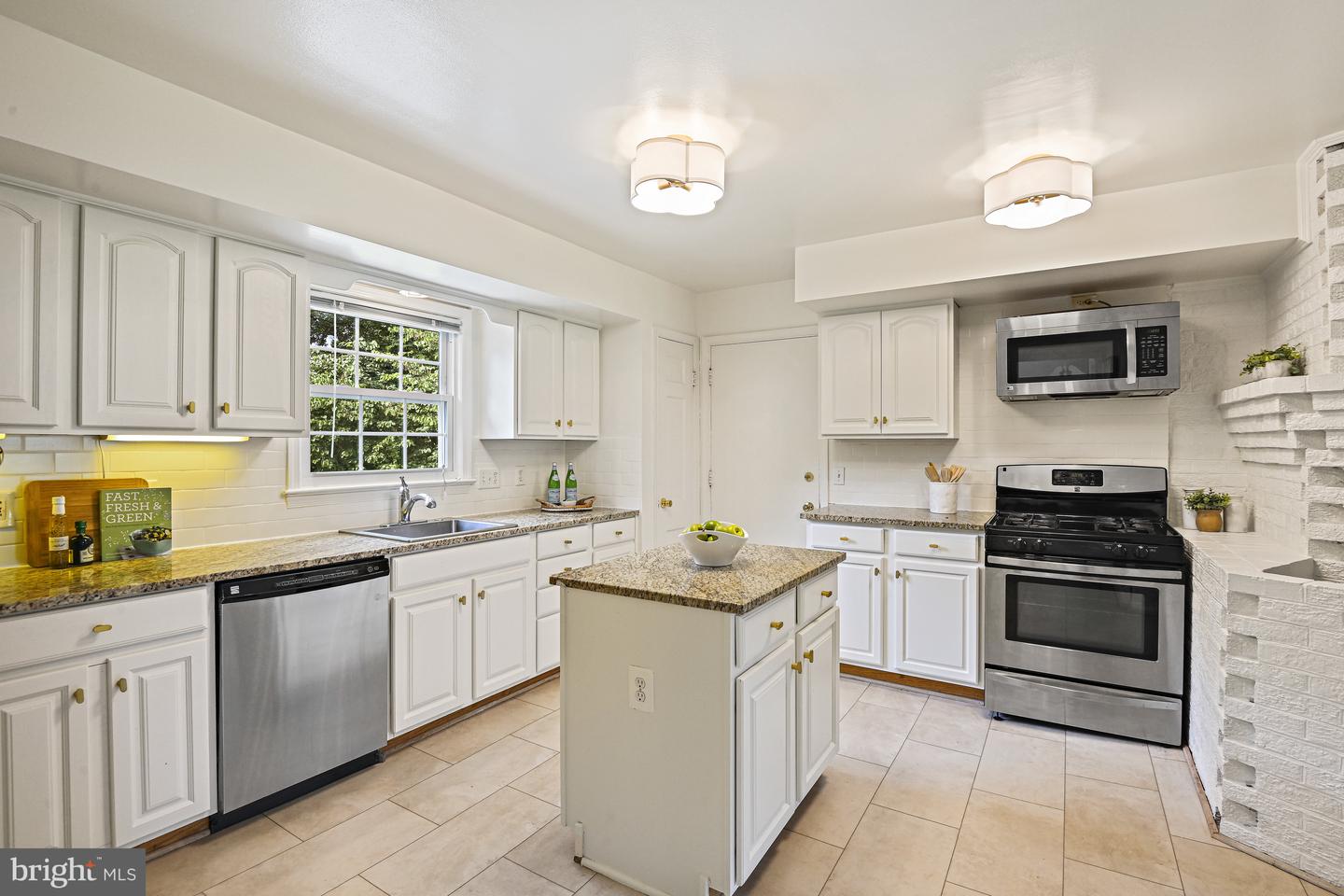 8007 LEWINSVILLE RD, MCLEAN, Virginia 22102, 4 Bedrooms Bedrooms, ,3 BathroomsBathrooms,Residential,For sale,8007 LEWINSVILLE RD,VAFX2259402 MLS # VAFX2259402