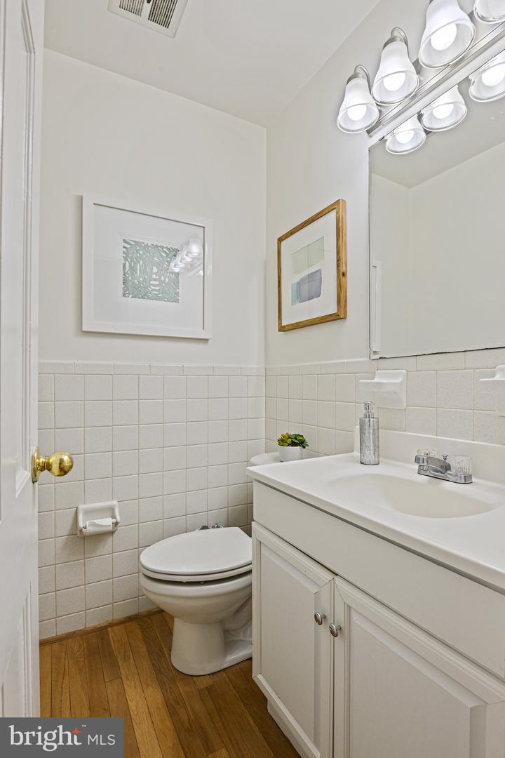 8007 LEWINSVILLE RD, MCLEAN, Virginia 22102, 4 Bedrooms Bedrooms, ,3 BathroomsBathrooms,Residential,For sale,8007 LEWINSVILLE RD,VAFX2259402 MLS # VAFX2259402