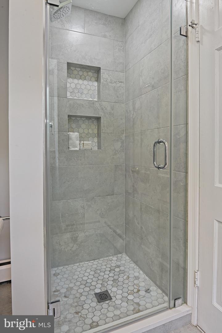 8007 LEWINSVILLE RD, MCLEAN, Virginia 22102, 4 Bedrooms Bedrooms, ,3 BathroomsBathrooms,Residential,For sale,8007 LEWINSVILLE RD,VAFX2259402 MLS # VAFX2259402