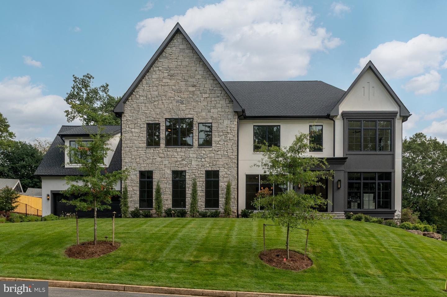 5950 WOODACRE CT, MCLEAN, Virginia 22101, 6 Bedrooms Bedrooms, ,7 BathroomsBathrooms,Residential,For sale,5950 WOODACRE CT,VAFX2259956 MLS # VAFX2259956