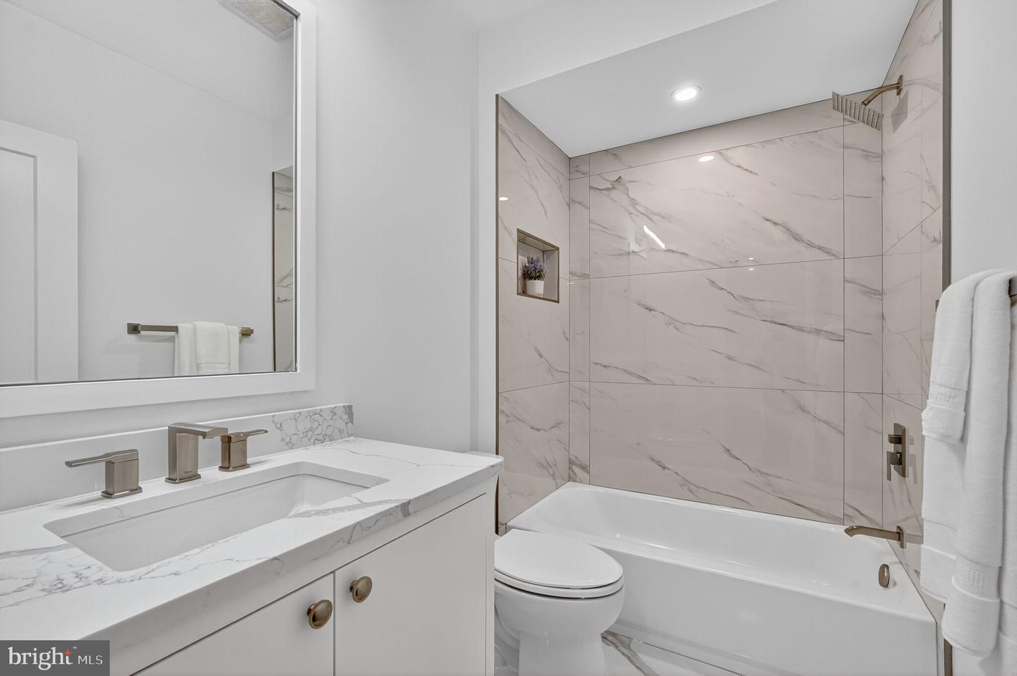 1730 BARBEE ST, MCLEAN, Virginia 22101, 6 Bedrooms Bedrooms, ,5 BathroomsBathrooms,Residential,For sale,1730 BARBEE ST,VAFX2259852 MLS # VAFX2259852