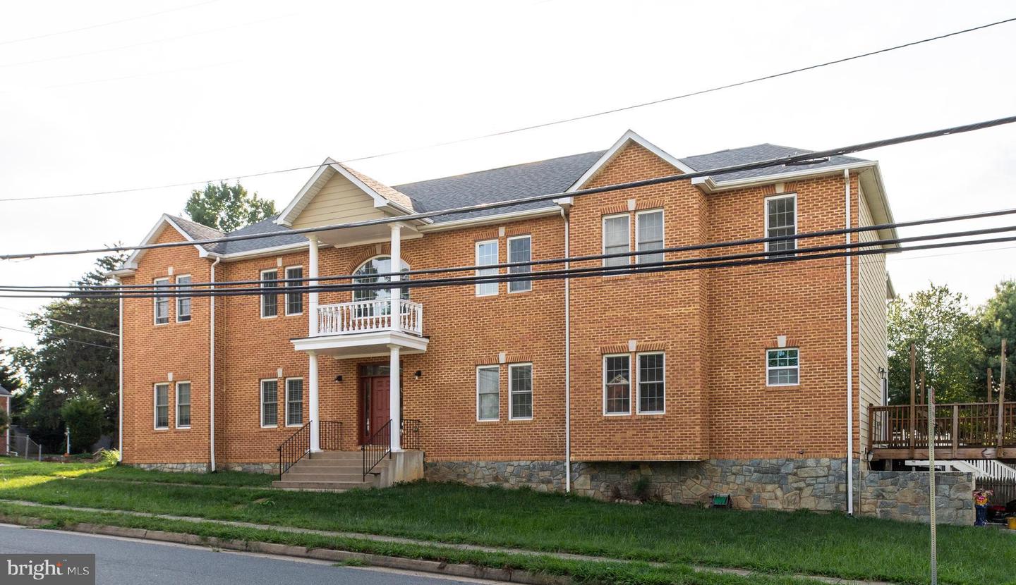 3954 WALNUT ST, FAIRFAX, Virginia 22030, 5 Bedrooms Bedrooms, ,4 BathroomsBathrooms,Residential,For sale,3954 WALNUT ST,VAFC2006756 MLS # VAFC2006756