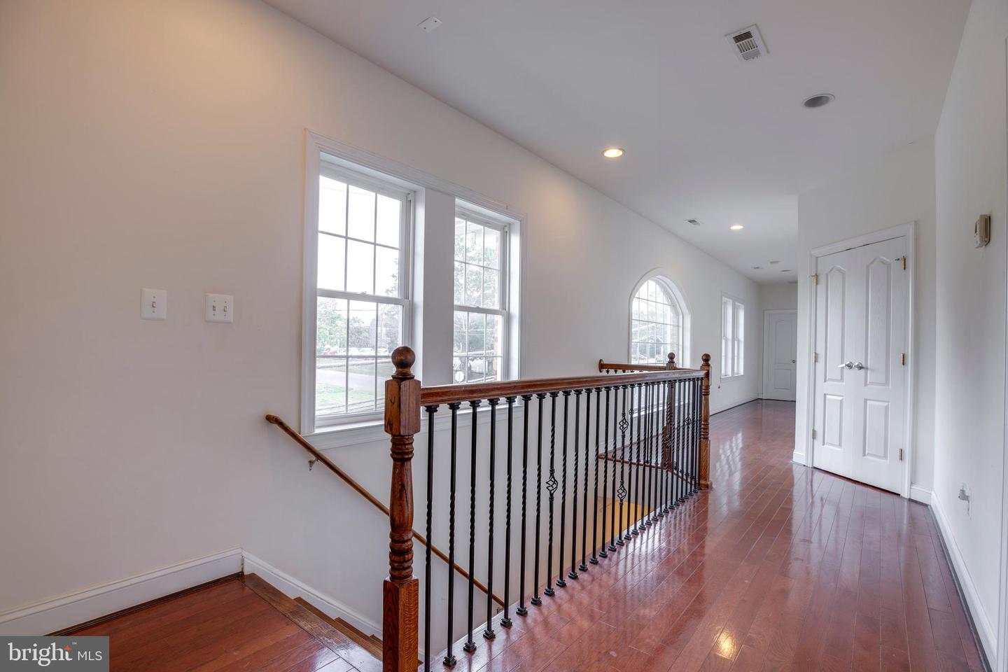 3954 WALNUT ST, FAIRFAX, Virginia 22030, 5 Bedrooms Bedrooms, ,4 BathroomsBathrooms,Residential,For sale,3954 WALNUT ST,VAFC2006756 MLS # VAFC2006756