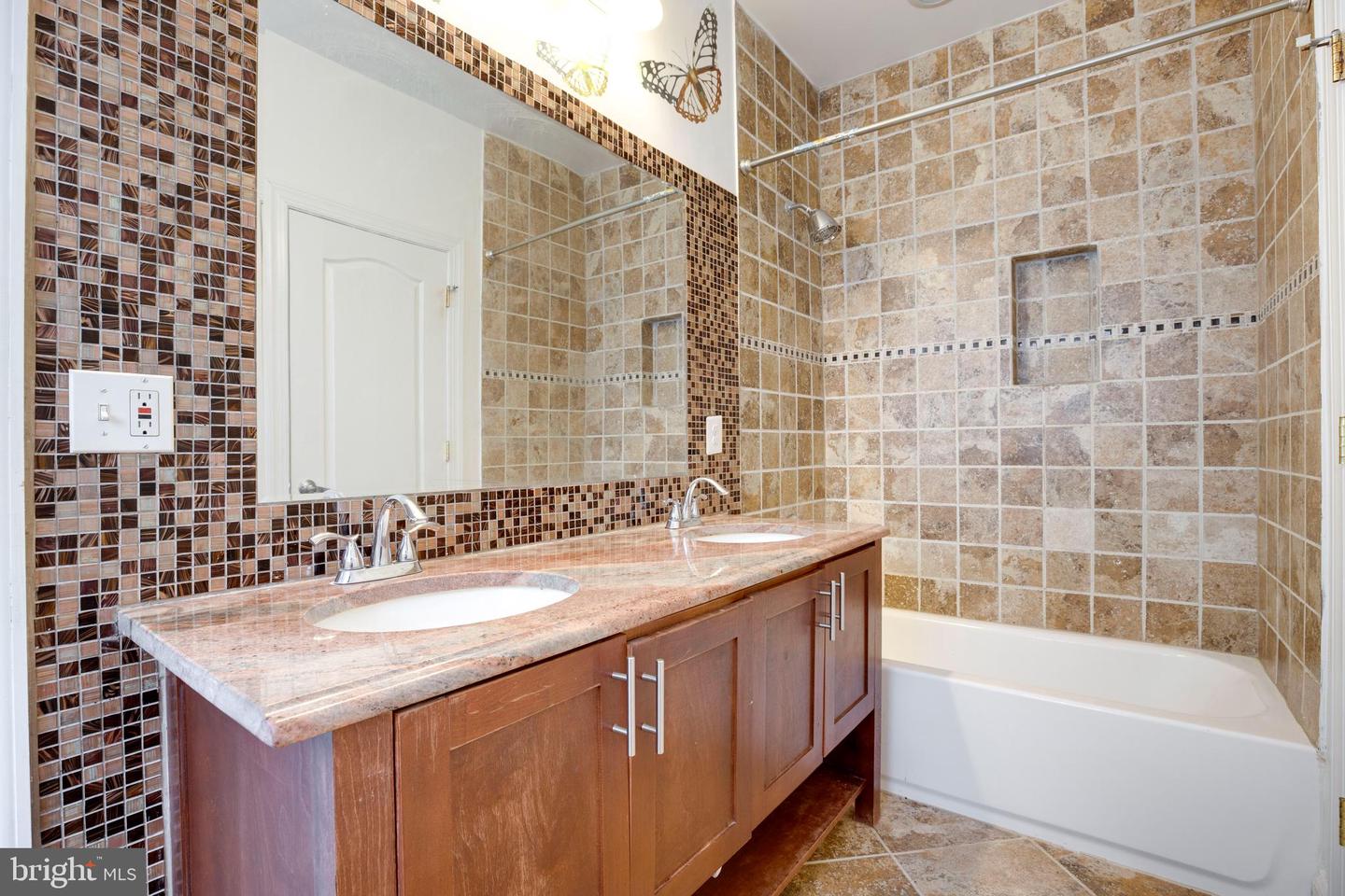 3954 WALNUT ST, FAIRFAX, Virginia 22030, 5 Bedrooms Bedrooms, ,4 BathroomsBathrooms,Residential,For sale,3954 WALNUT ST,VAFC2006756 MLS # VAFC2006756