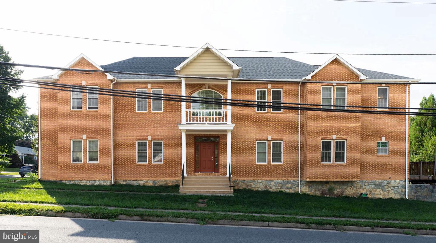 3954 WALNUT ST, FAIRFAX, Virginia 22030, 5 Bedrooms Bedrooms, ,4 BathroomsBathrooms,Residential,For sale,3954 WALNUT ST,VAFC2006756 MLS # VAFC2006756