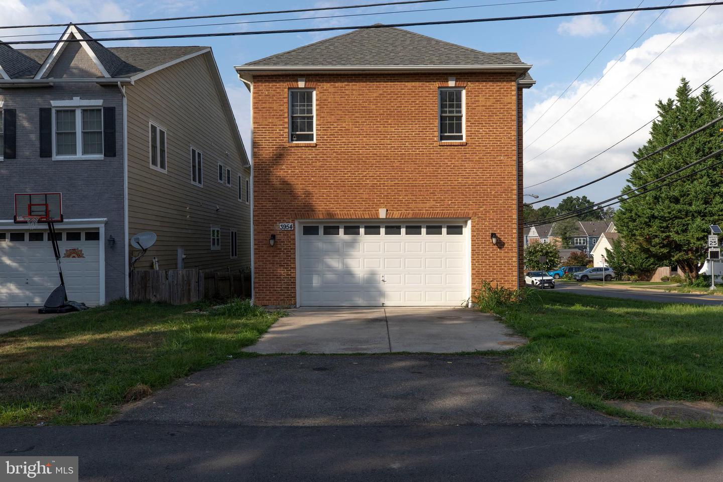 3954 WALNUT ST, FAIRFAX, Virginia 22030, 5 Bedrooms Bedrooms, ,4 BathroomsBathrooms,Residential,For sale,3954 WALNUT ST,VAFC2006756 MLS # VAFC2006756
