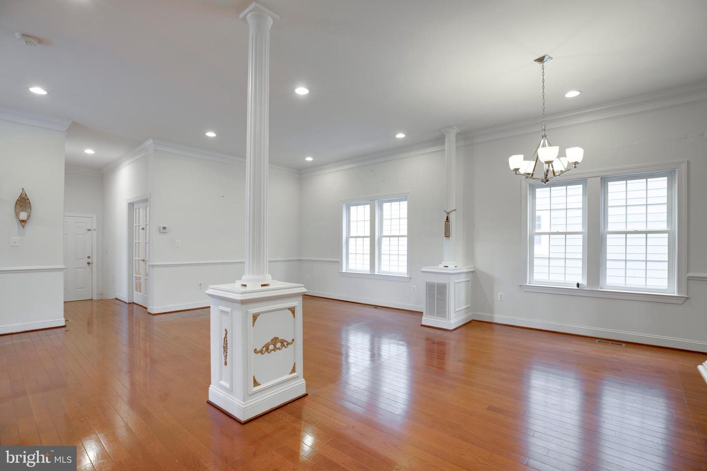 3954 WALNUT ST, FAIRFAX, Virginia 22030, 5 Bedrooms Bedrooms, ,4 BathroomsBathrooms,Residential,For sale,3954 WALNUT ST,VAFC2006756 MLS # VAFC2006756