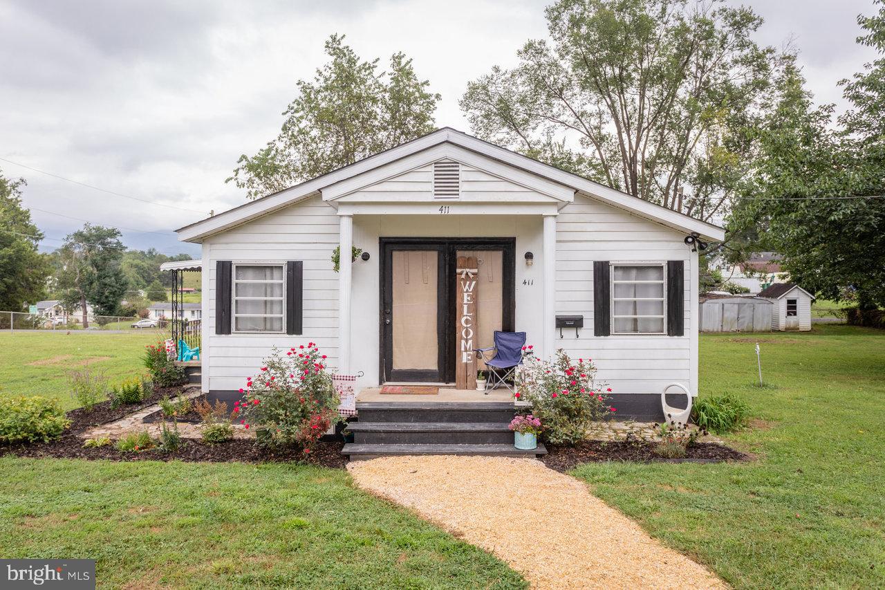 411 FOURTH ST, LURAY, Virginia 22835, 3 Bedrooms Bedrooms, ,1 BathroomBathrooms,Residential,For sale,411 FOURTH ST,VAPA2005268 MLS # VAPA2005268