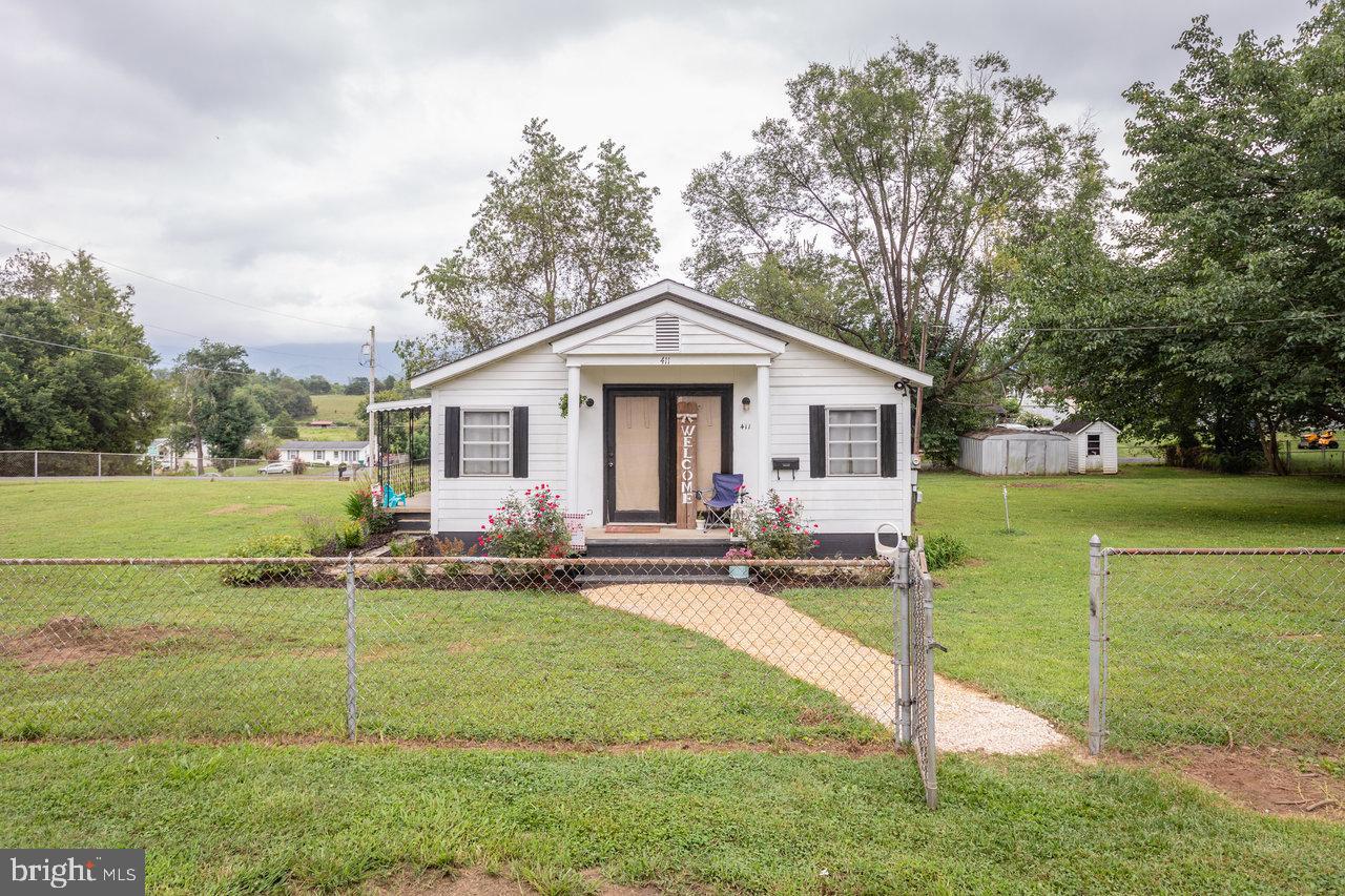 411 FOURTH ST, LURAY, Virginia 22835, 3 Bedrooms Bedrooms, ,1 BathroomBathrooms,Residential,For sale,411 FOURTH ST,VAPA2005268 MLS # VAPA2005268