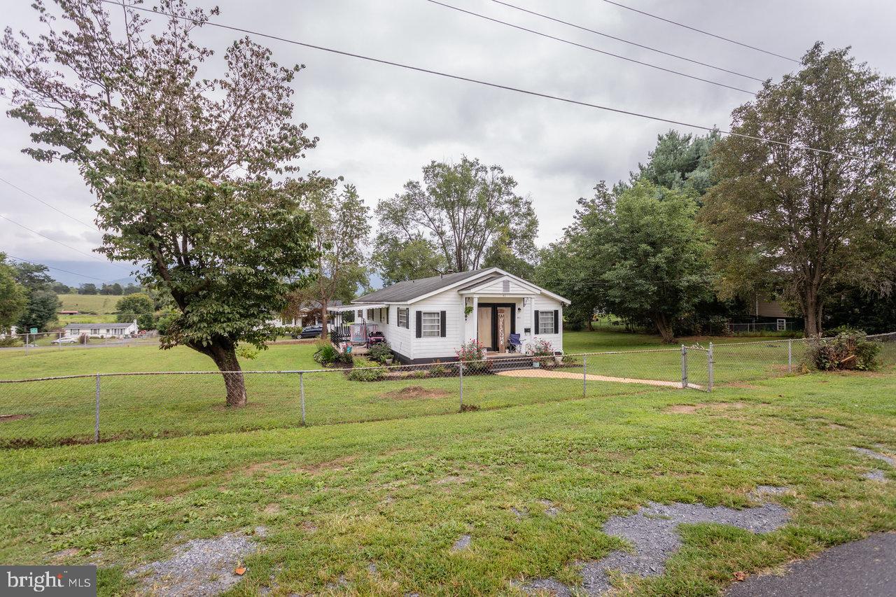 411 FOURTH ST, LURAY, Virginia 22835, 3 Bedrooms Bedrooms, ,1 BathroomBathrooms,Residential,For sale,411 FOURTH ST,VAPA2005268 MLS # VAPA2005268