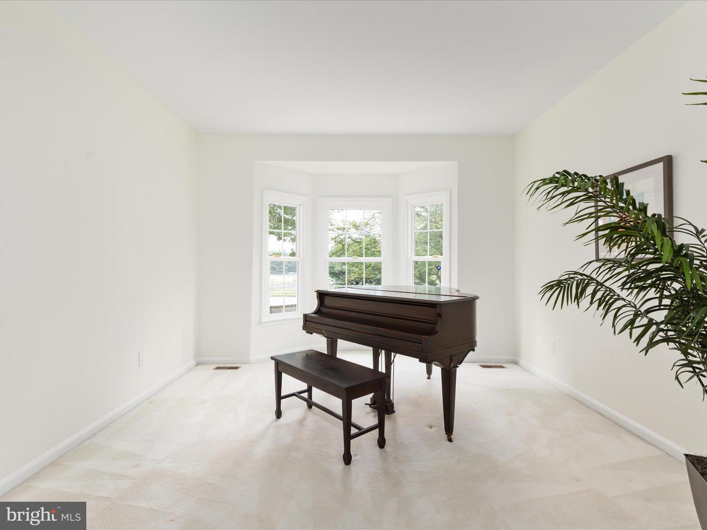 4706 WALNEY KNOLL CT, CHANTILLY, Virginia 20151, 4 Bedrooms Bedrooms, ,2 BathroomsBathrooms,Residential,For sale,4706 WALNEY KNOLL CT,VAFX2261000 MLS # VAFX2261000