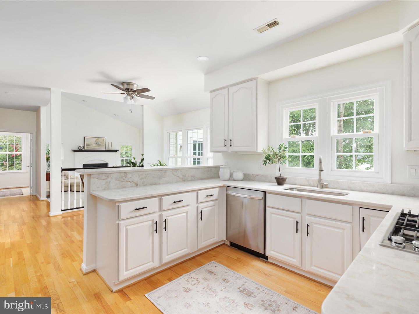 4706 WALNEY KNOLL CT, CHANTILLY, Virginia 20151, 4 Bedrooms Bedrooms, ,2 BathroomsBathrooms,Residential,For sale,4706 WALNEY KNOLL CT,VAFX2261000 MLS # VAFX2261000