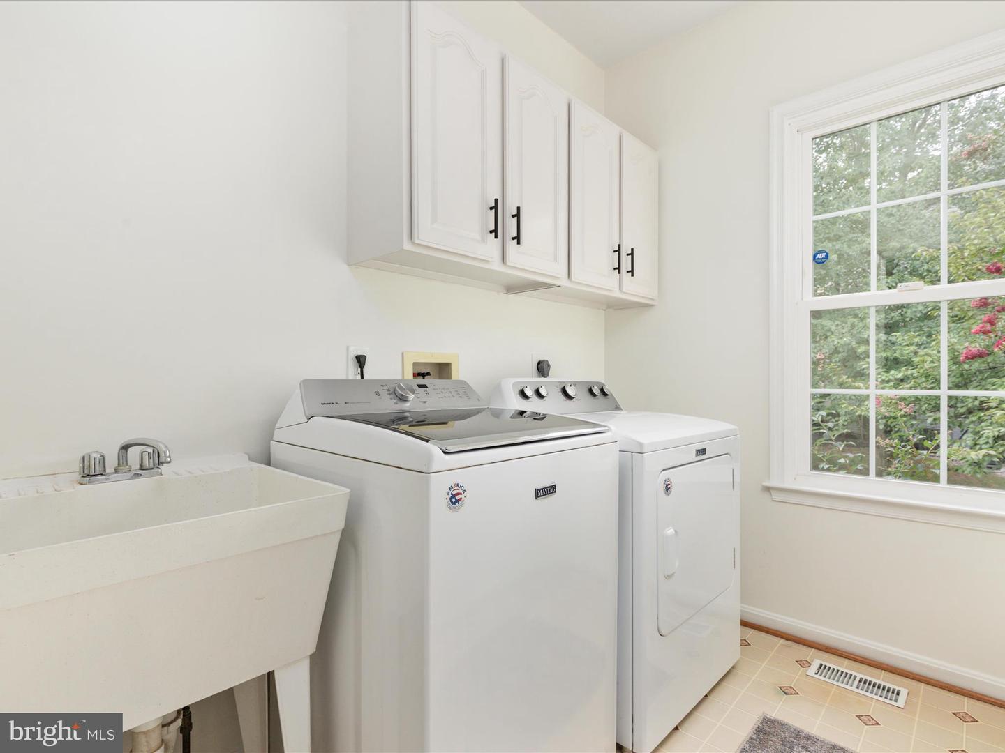 4706 WALNEY KNOLL CT, CHANTILLY, Virginia 20151, 4 Bedrooms Bedrooms, ,2 BathroomsBathrooms,Residential,For sale,4706 WALNEY KNOLL CT,VAFX2261000 MLS # VAFX2261000