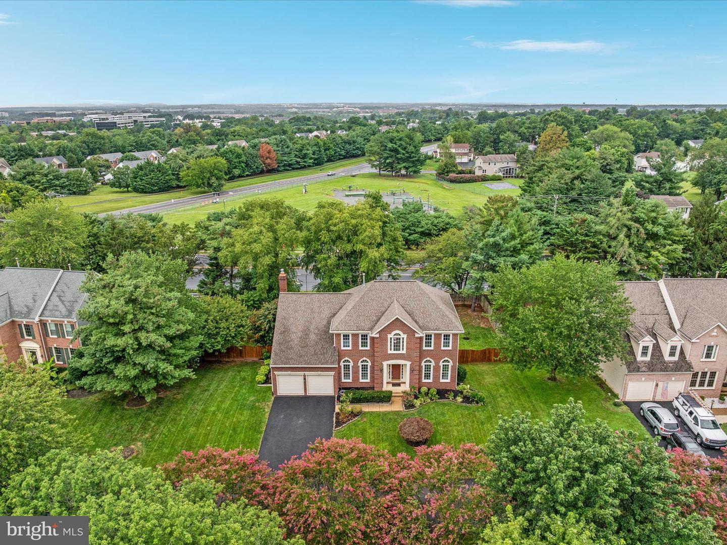 4706 WALNEY KNOLL CT, CHANTILLY, Virginia 20151, 4 Bedrooms Bedrooms, ,2 BathroomsBathrooms,Residential,For sale,4706 WALNEY KNOLL CT,VAFX2261000 MLS # VAFX2261000