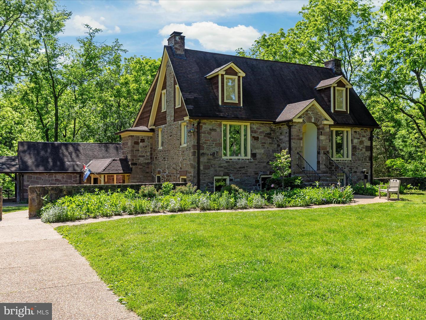 4706 WALNEY KNOLL CT, CHANTILLY, Virginia 20151, 4 Bedrooms Bedrooms, ,2 BathroomsBathrooms,Residential,For sale,4706 WALNEY KNOLL CT,VAFX2261000 MLS # VAFX2261000