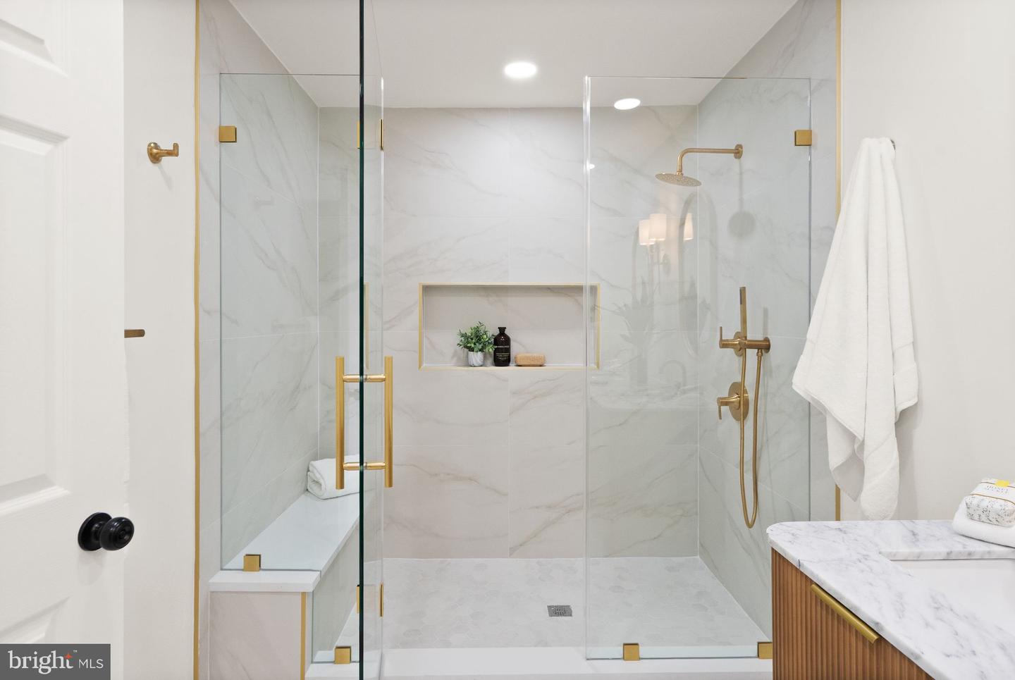6655 MADISON MCLEAN DR, MCLEAN, Virginia 22101, 2 Bedrooms Bedrooms, ,3 BathroomsBathrooms,Residential,For sale,6655 MADISON MCLEAN DR,VAFX2261540 MLS # VAFX2261540