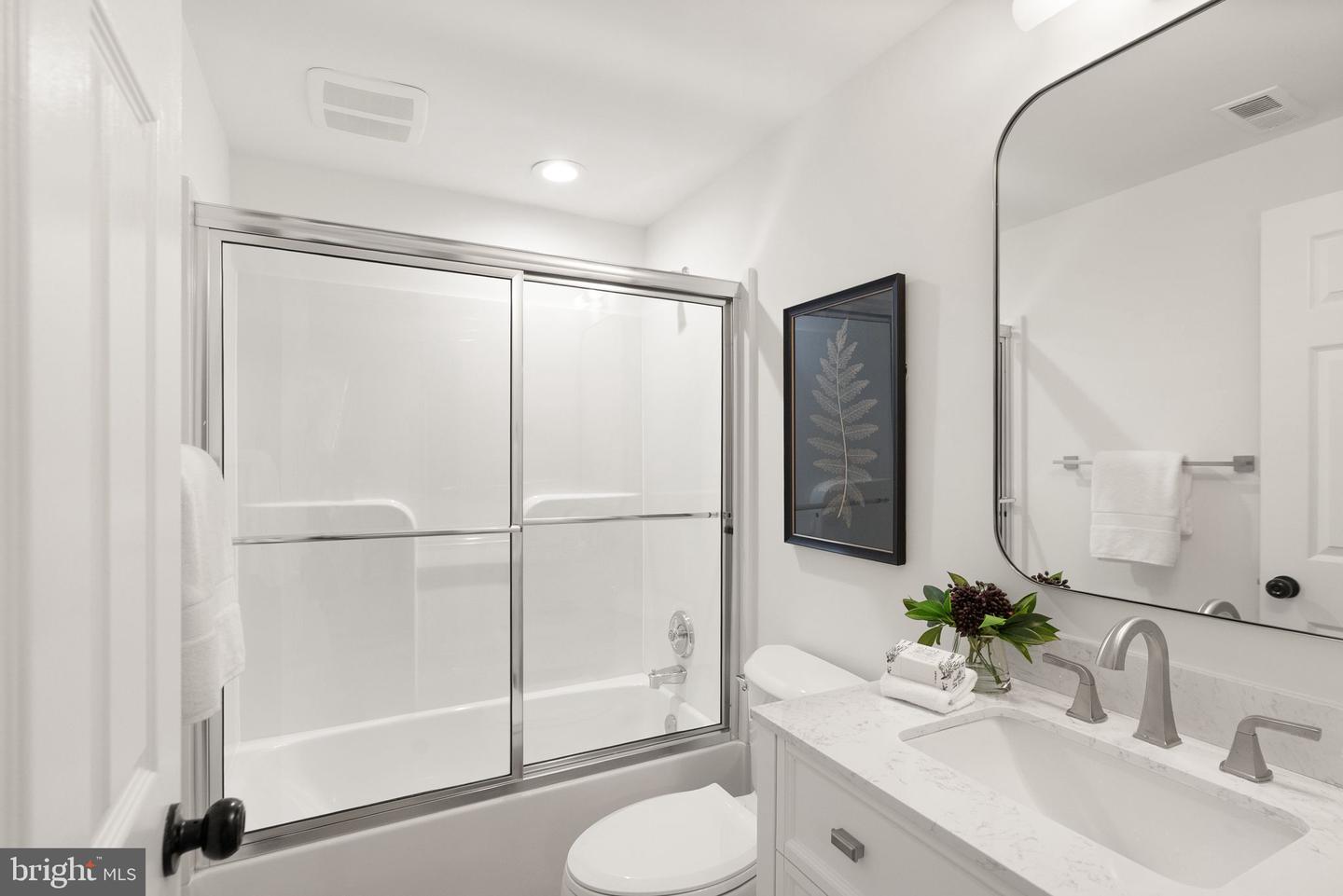 6655 MADISON MCLEAN DR, MCLEAN, Virginia 22101, 2 Bedrooms Bedrooms, ,3 BathroomsBathrooms,Residential,For sale,6655 MADISON MCLEAN DR,VAFX2261540 MLS # VAFX2261540