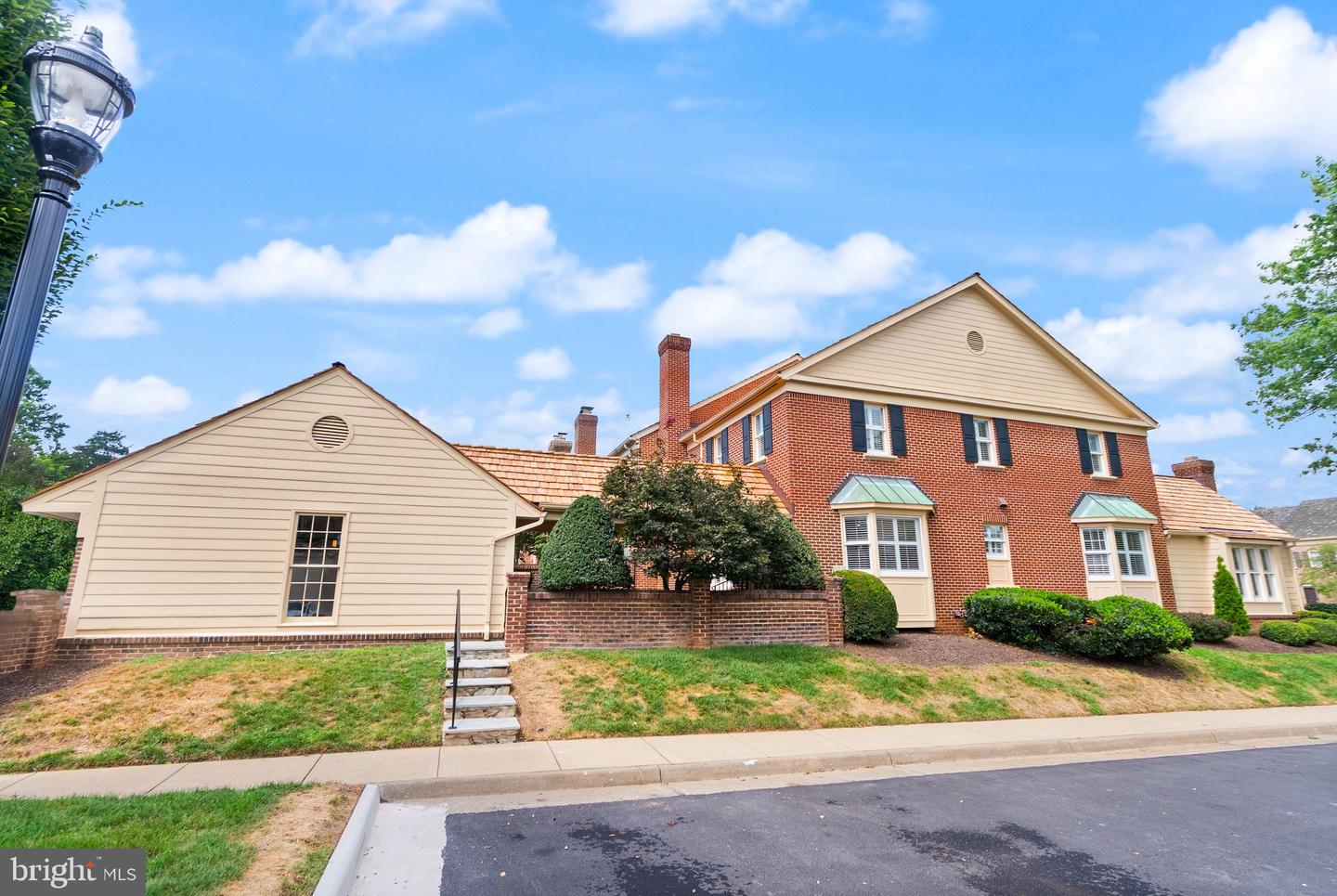 6655 MADISON MCLEAN DR, MCLEAN, Virginia 22101, 2 Bedrooms Bedrooms, ,3 BathroomsBathrooms,Residential,For sale,6655 MADISON MCLEAN DR,VAFX2261540 MLS # VAFX2261540