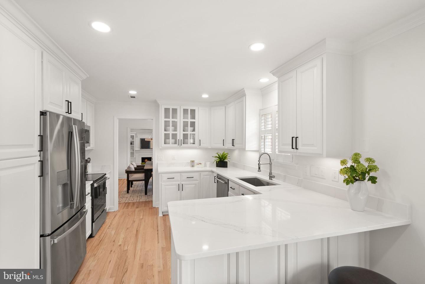 6655 MADISON MCLEAN DR, MCLEAN, Virginia 22101, 2 Bedrooms Bedrooms, ,3 BathroomsBathrooms,Residential,For sale,6655 MADISON MCLEAN DR,VAFX2261540 MLS # VAFX2261540