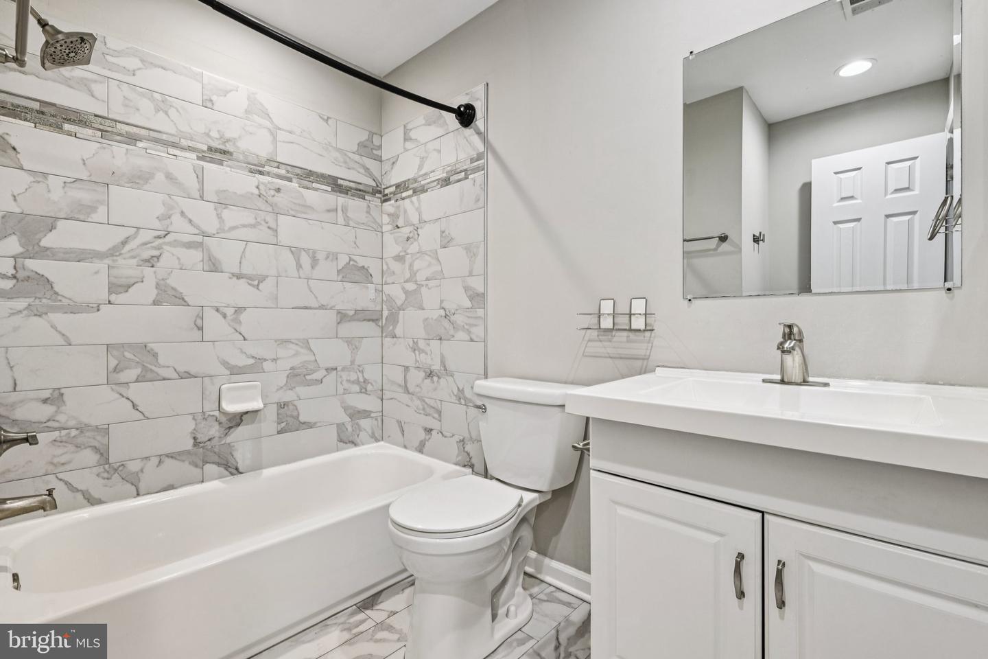 2852 CHABLIS CIR #14A, WOODBRIDGE, Virginia 22192, 2 Bedrooms Bedrooms, ,1 BathroomBathrooms,Residential,For sale,2852 CHABLIS CIR #14A,VAPW2101782 MLS # VAPW2101782