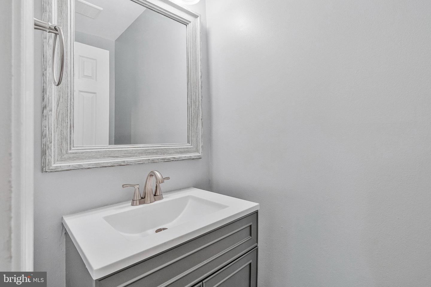 5950 HERITAGE SQUARE DR, BURKE, Virginia 22015, 3 Bedrooms Bedrooms, ,2 BathroomsBathrooms,Residential,For sale,5950 HERITAGE SQUARE DR,VAFX2261826 MLS # VAFX2261826