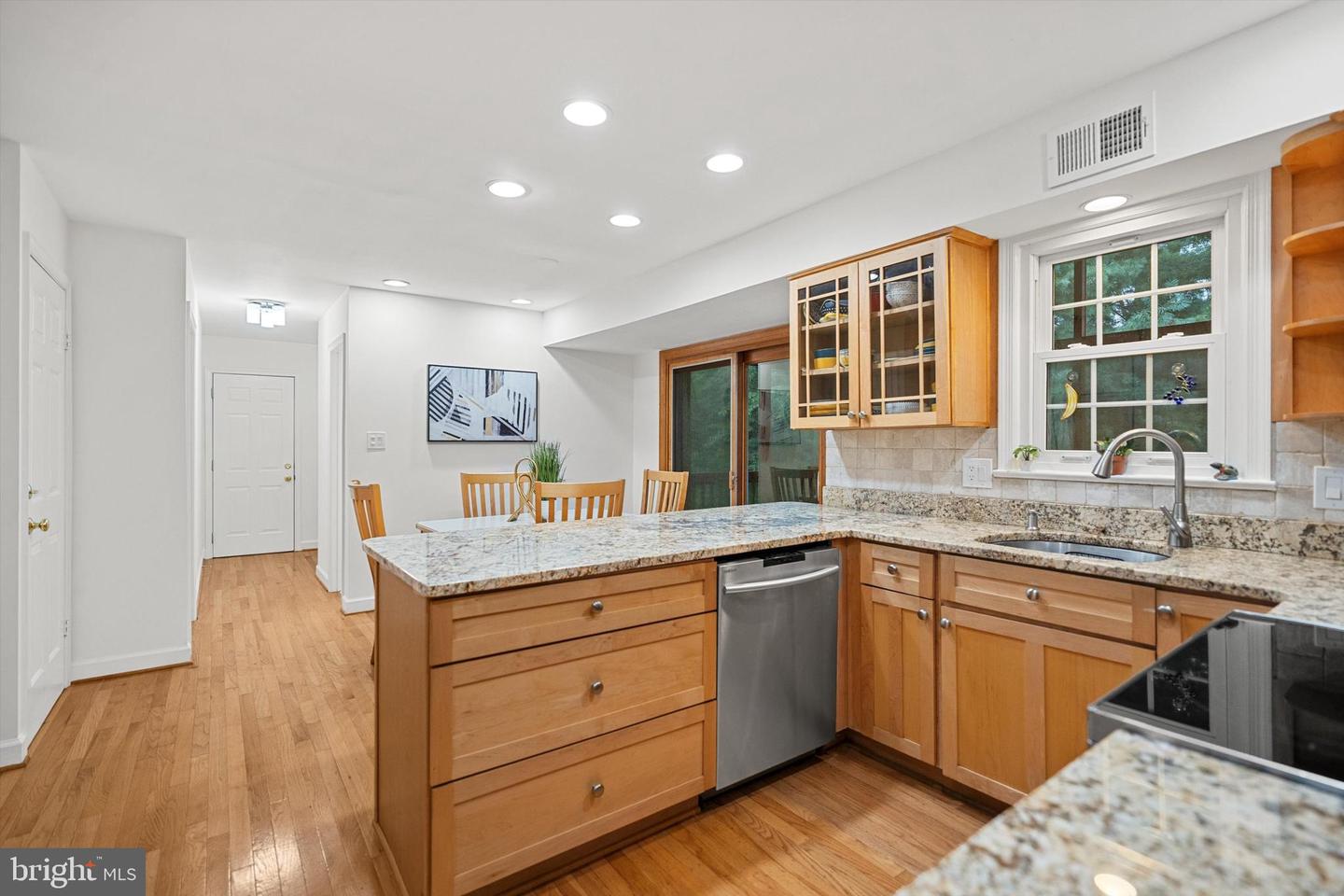 6003 LINCOLNWOOD CT, BURKE, Virginia 22015, 4 Bedrooms Bedrooms, ,2 BathroomsBathrooms,Residential,For sale,6003 LINCOLNWOOD CT,VAFX2261836 MLS # VAFX2261836